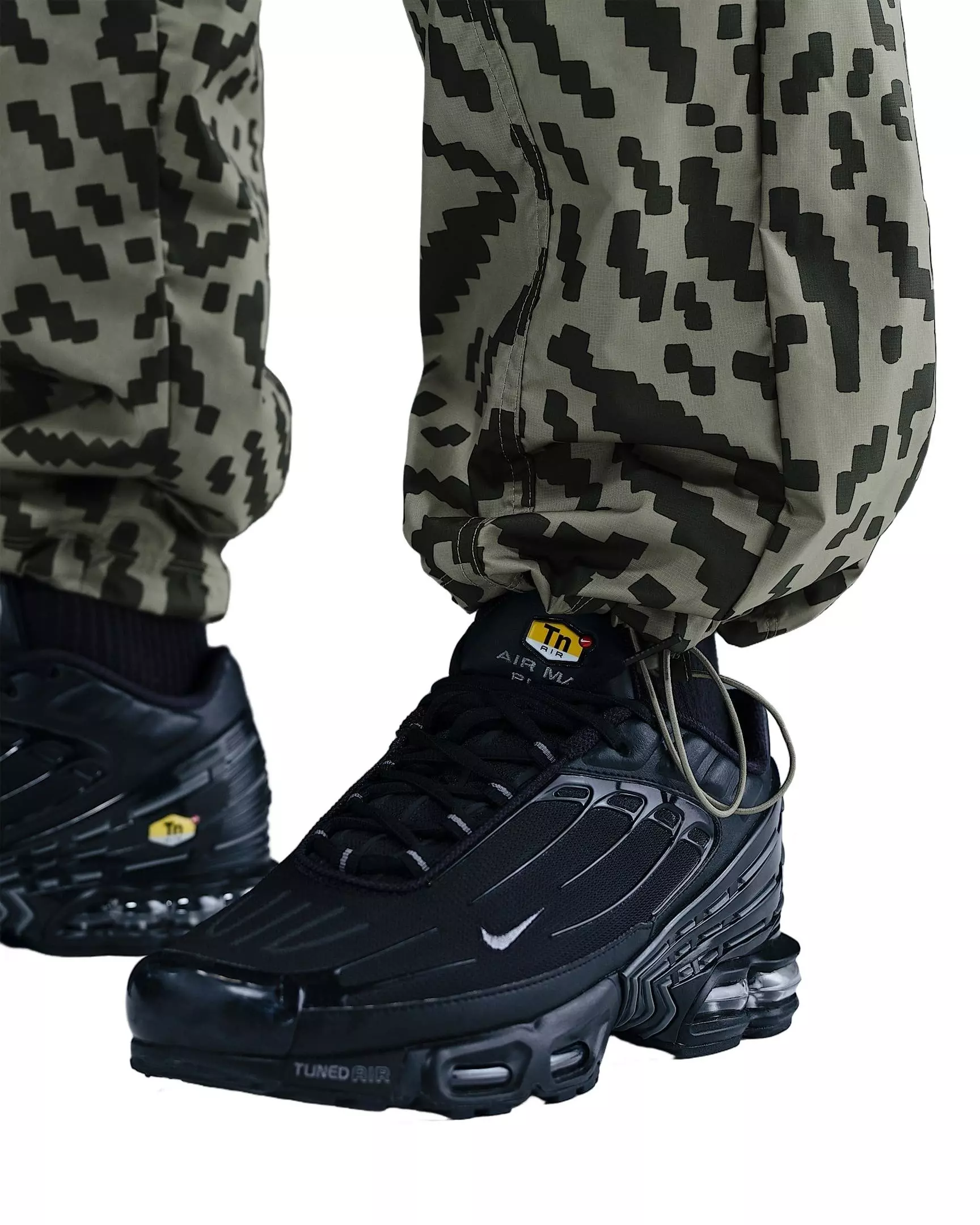 Nike Men's Air Woven Cargo Pants - Green - GREEN