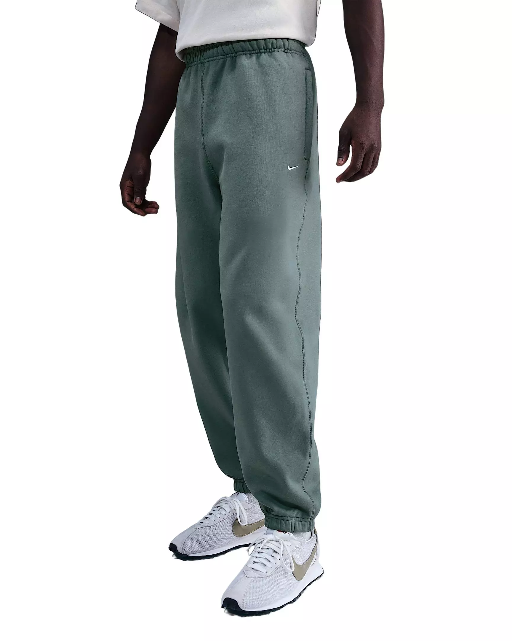 Nike Men's Solo Swoosh Cuffed Fleece Pants - GREEN