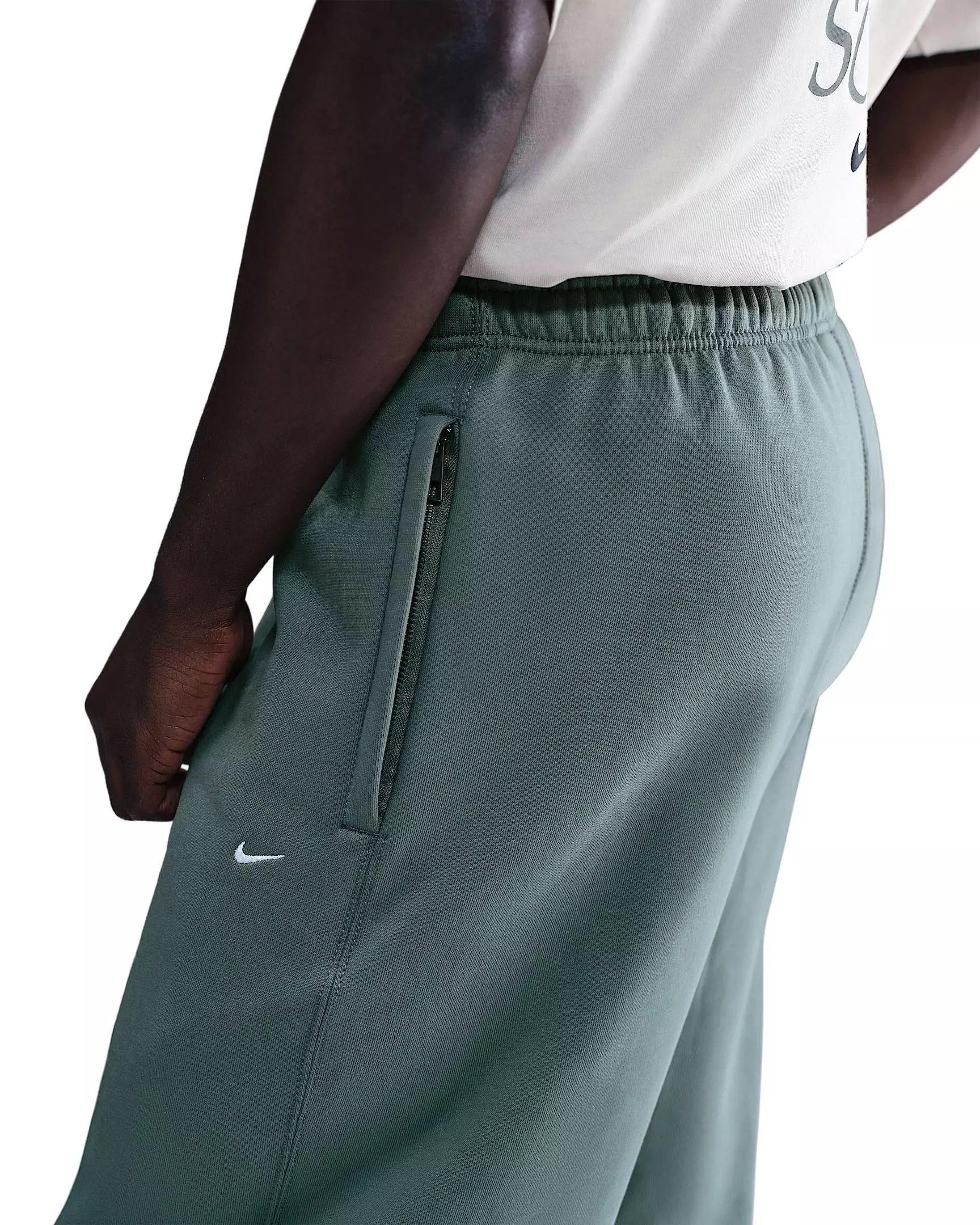 Nike Men's Solo Swoosh Cuffed Fleece Pants - GREEN