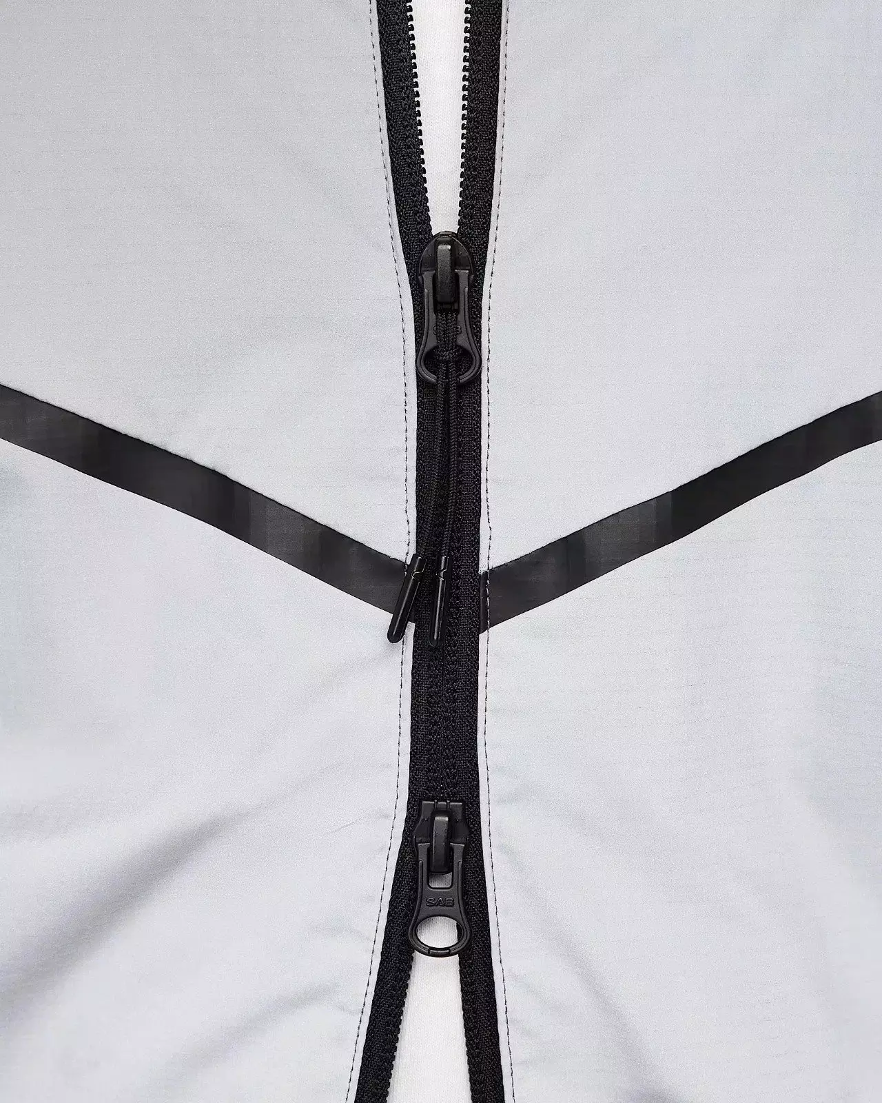 Nike Men's Tech Woven Flash Jacket - Grey - GREY