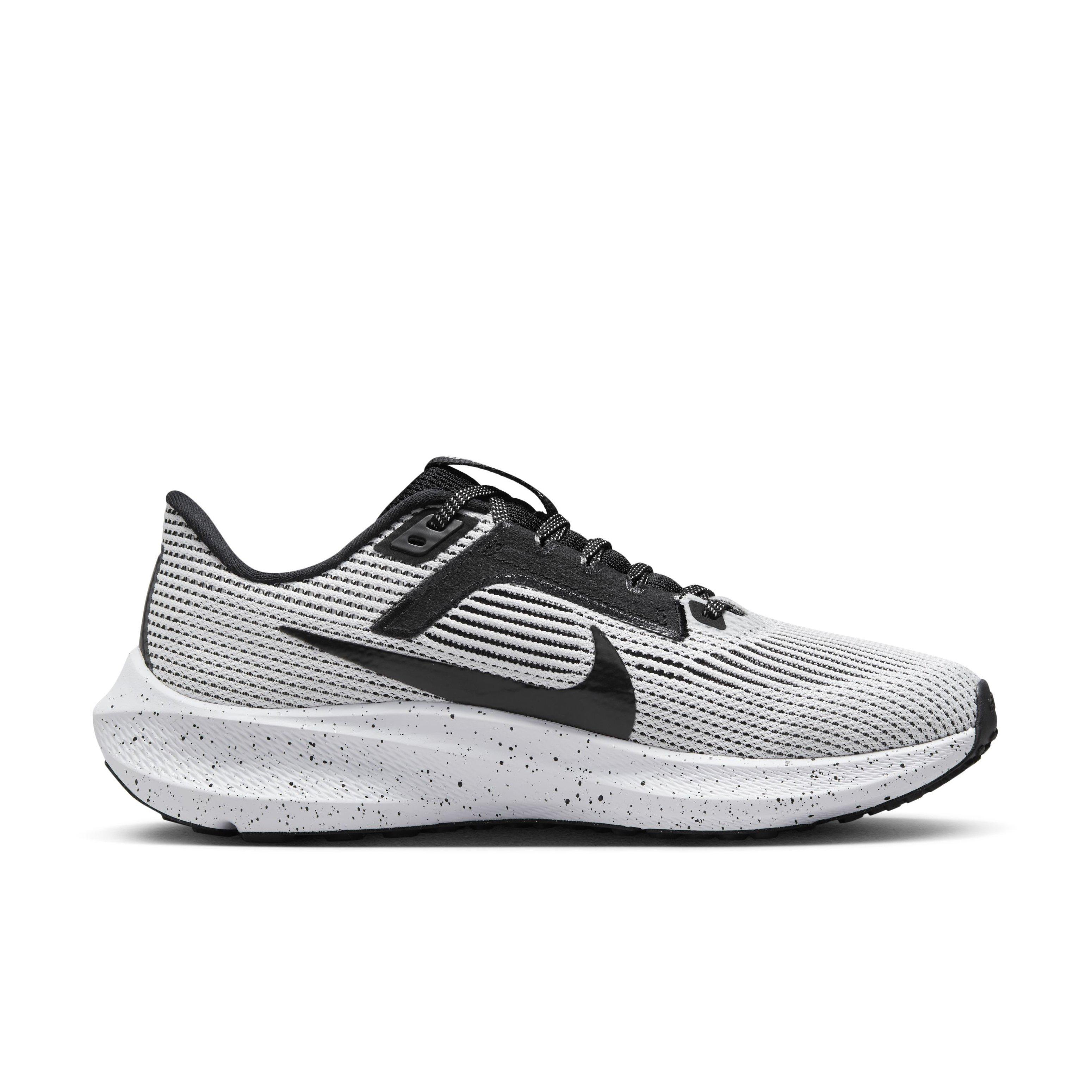 Nike Pegasus 40 "Black/White" Women's Running Shoe - BLACK/WHITE Thumbnail View 1