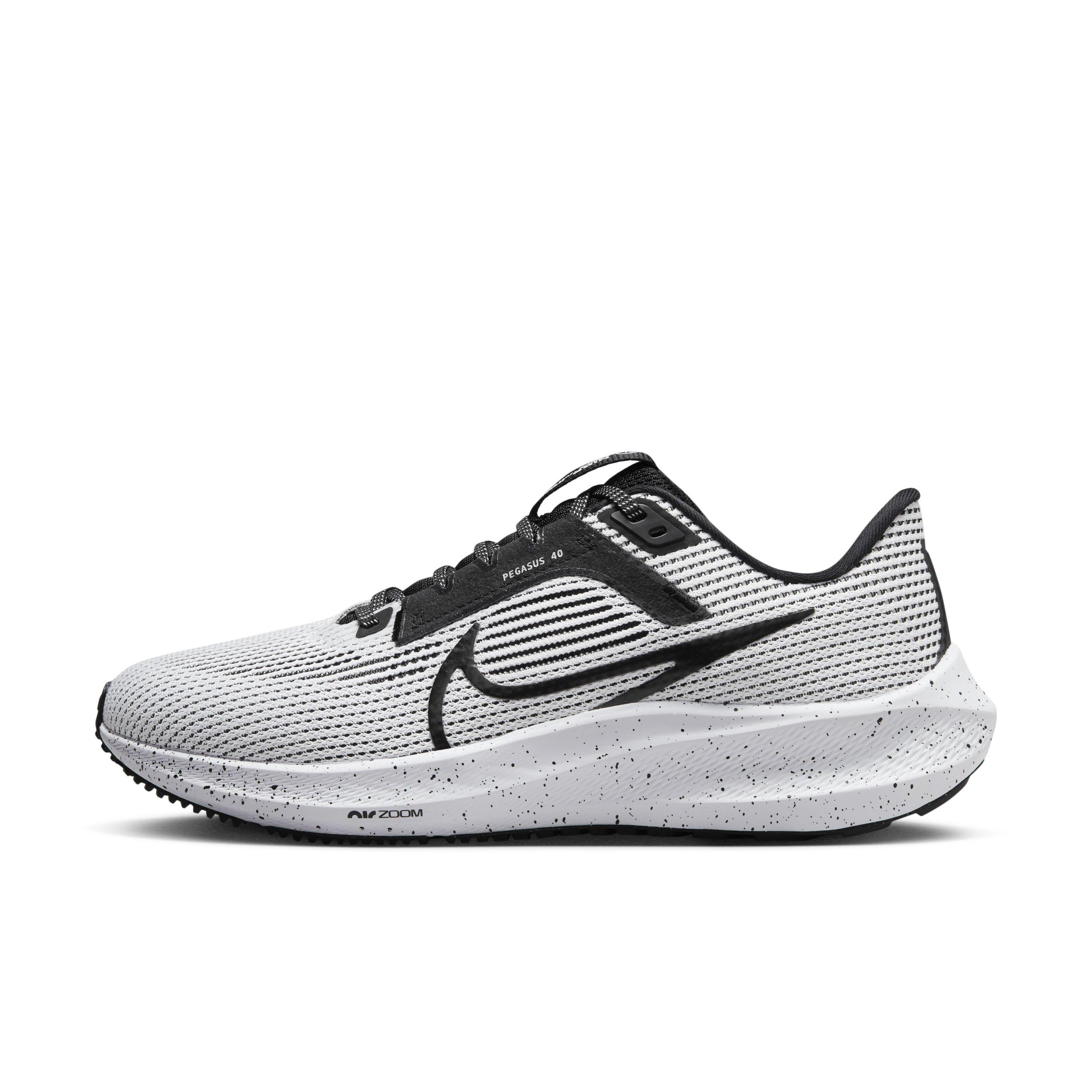 Nike Pegasus 40 "Black/White" Women's Running Shoe - BLACK/WHITE Thumbnail View 2