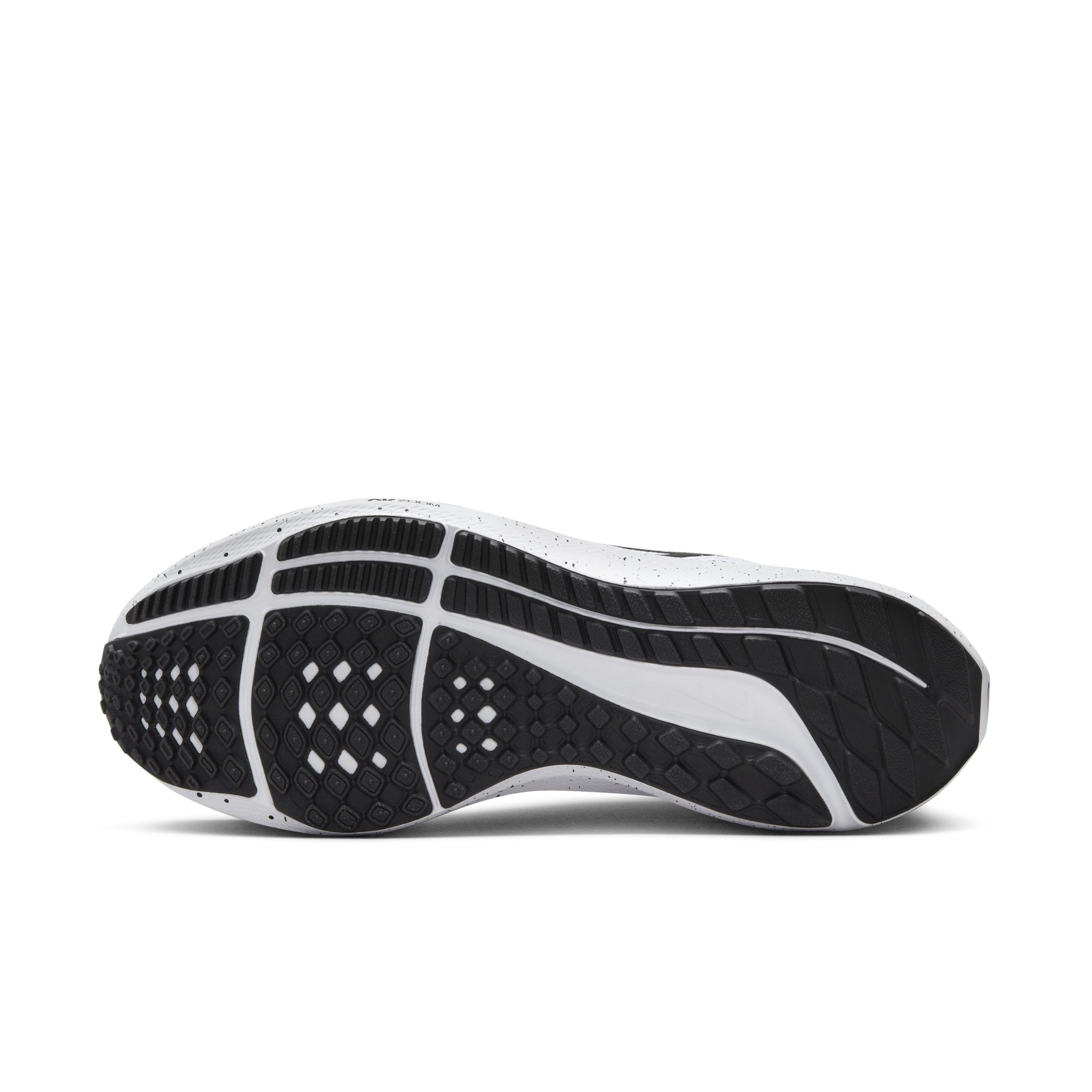 Nike Pegasus 40 "Black/White" Women's Running Shoe - BLACK/WHITE Thumbnail View 5