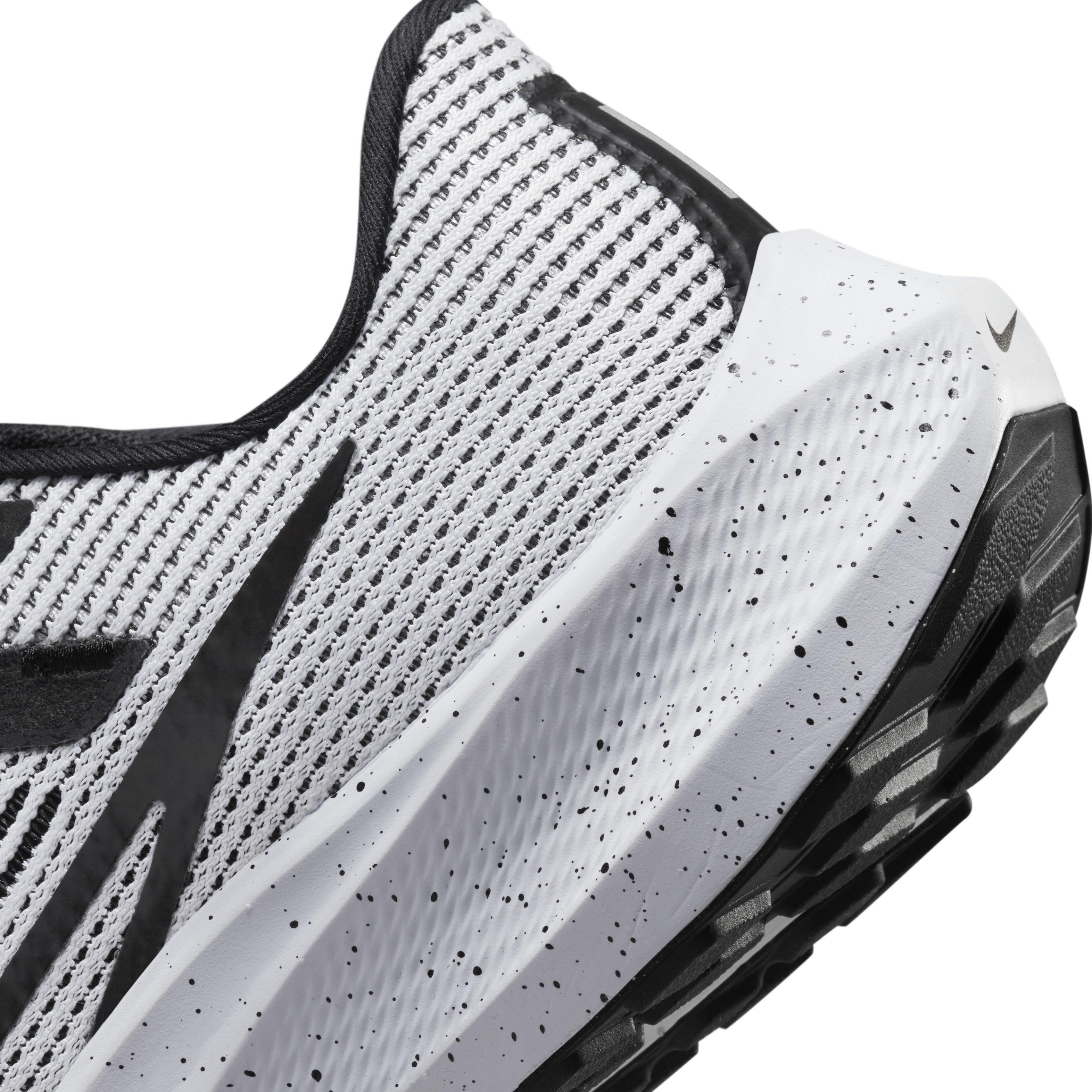 Nike Pegasus 40 "Black/White" Women's Running Shoe - BLACK/WHITE Thumbnail View 7