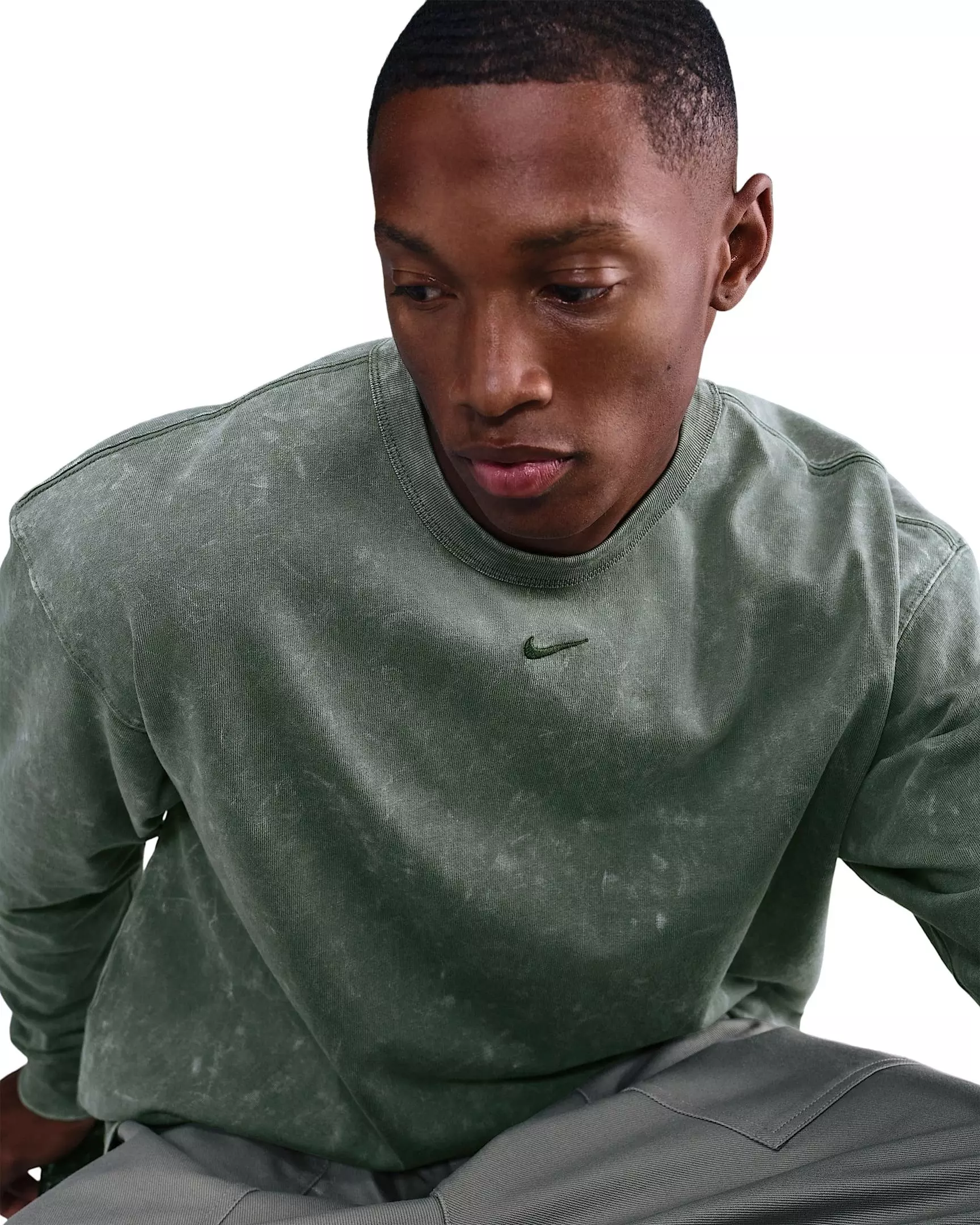 Nike Men's Sportswear Premium Essentials Long-Sleeve T-Shirt - Green - GREEN