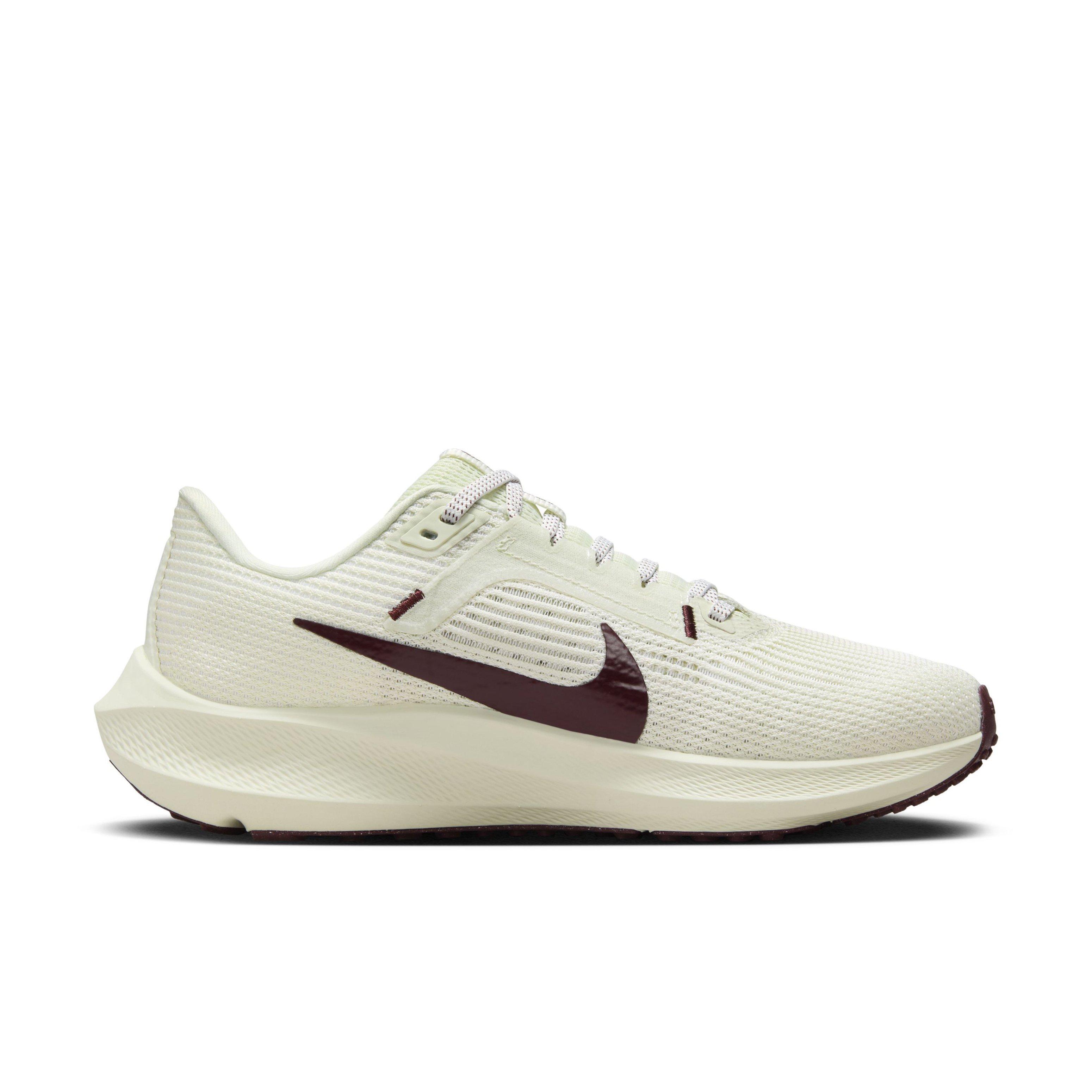 Burgundy women's best sale nike running shoes