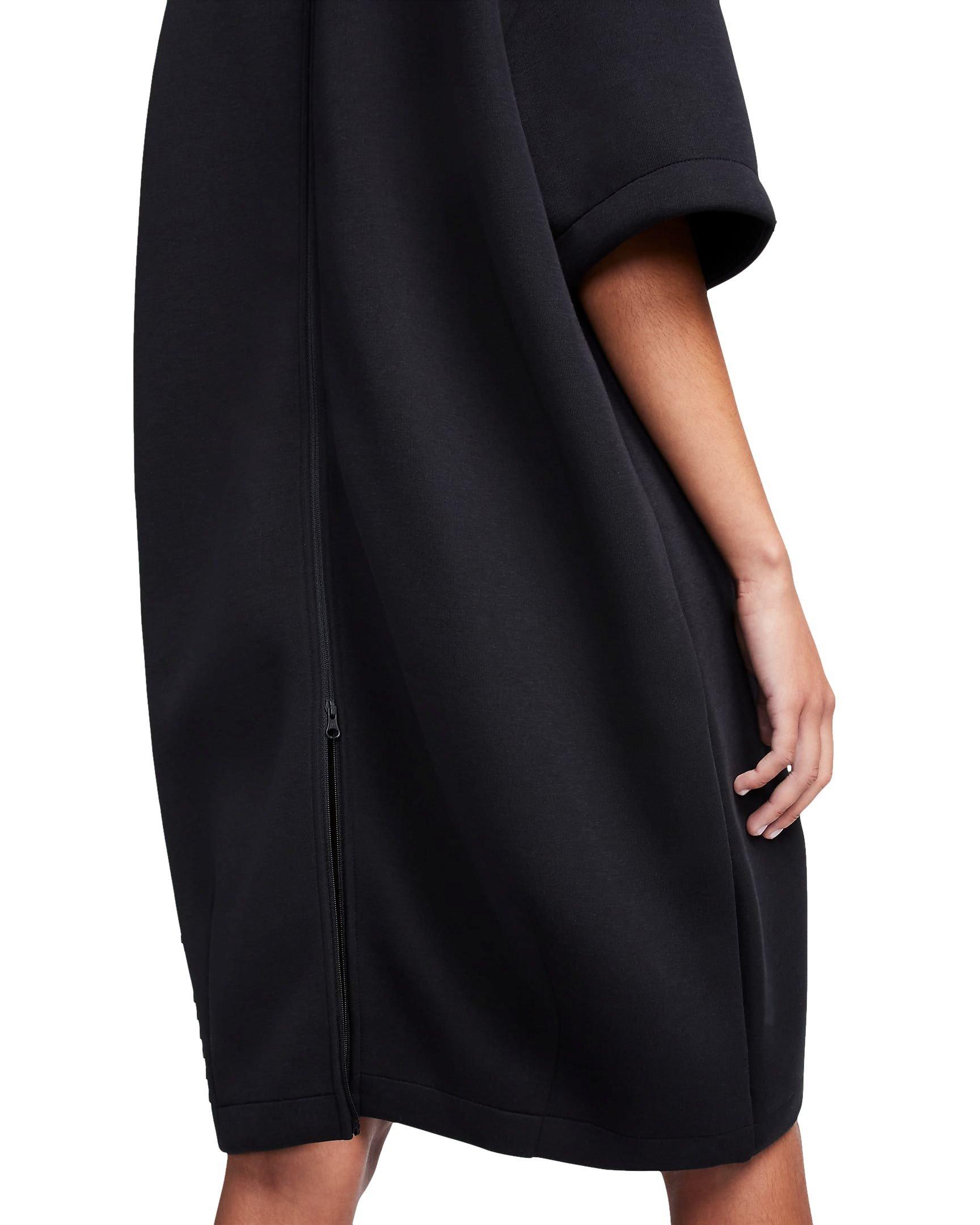 Nike Sportswear Tech Fleece Women's Oversized Dress.