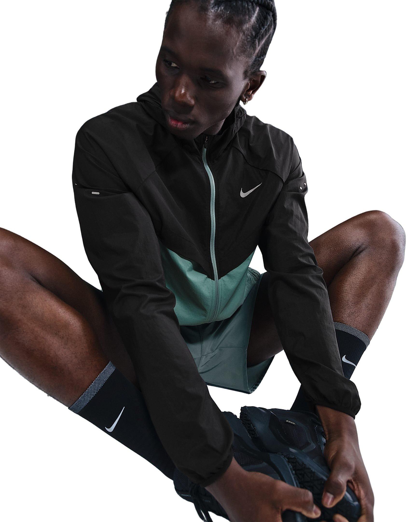 Nike Men's Stride Repel UV Running Jacket - BLACK/GREEN Thumbnail View 3