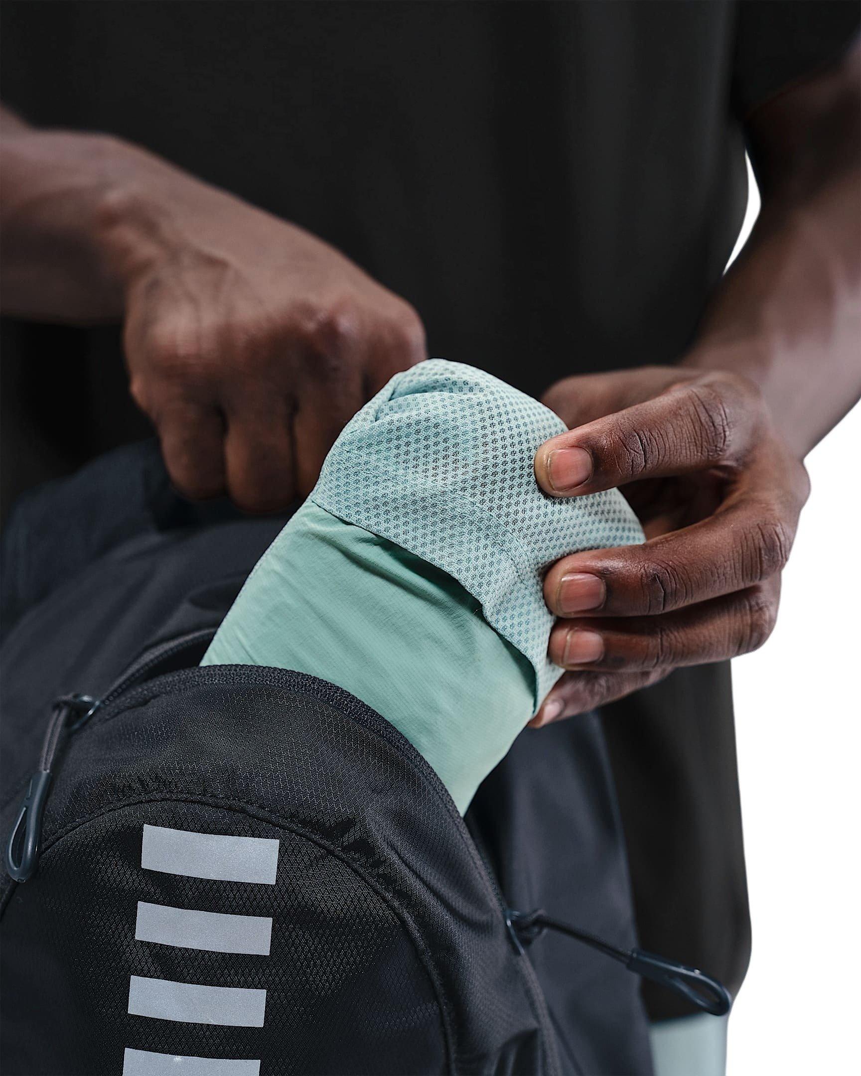 Nike Men's Stride Repel UV Running Jacket - BLACK/GREEN Thumbnail View 5