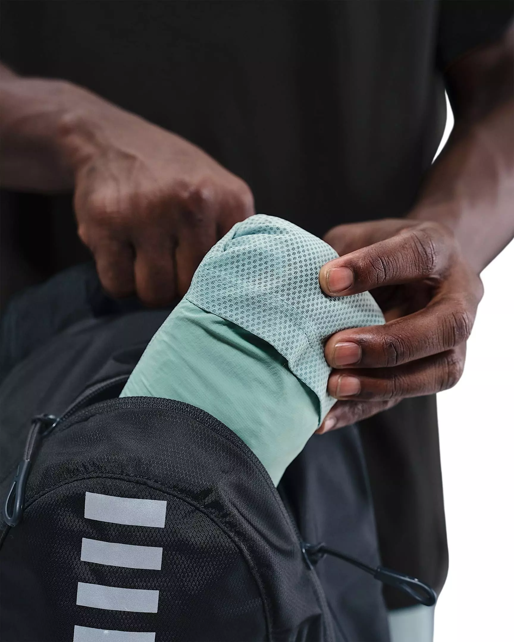 Nike Men's Stride Repel UV Running Jacket - BLACK/GREEN