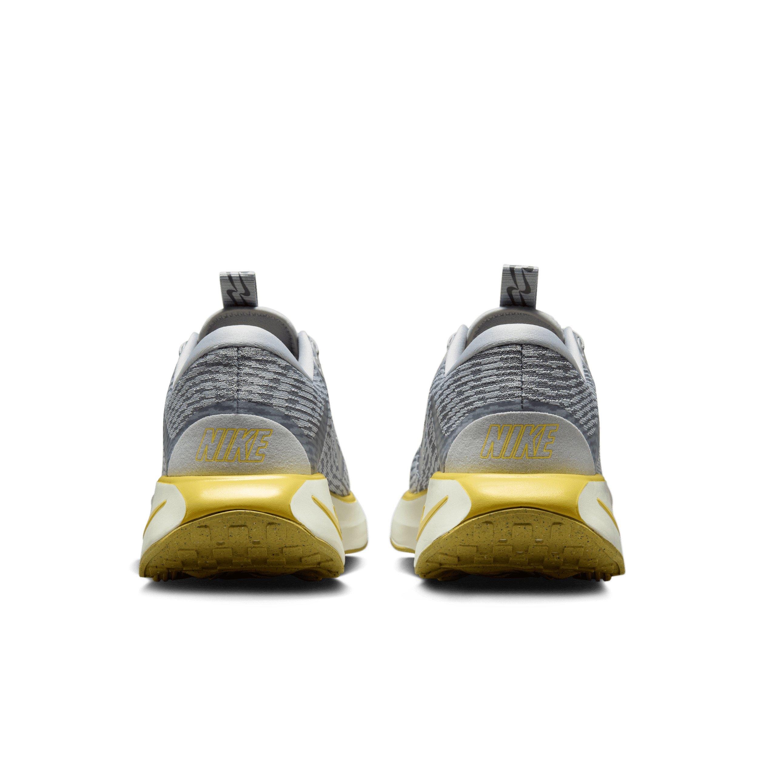 Nike Motiva "Light Smoke Grey/Smoke Grey/Saturn Gold/Light Smoke Grey" Men's Walking Shoe - LT GREY/GREY/GOLD/LT GREY Thumbnail View 5