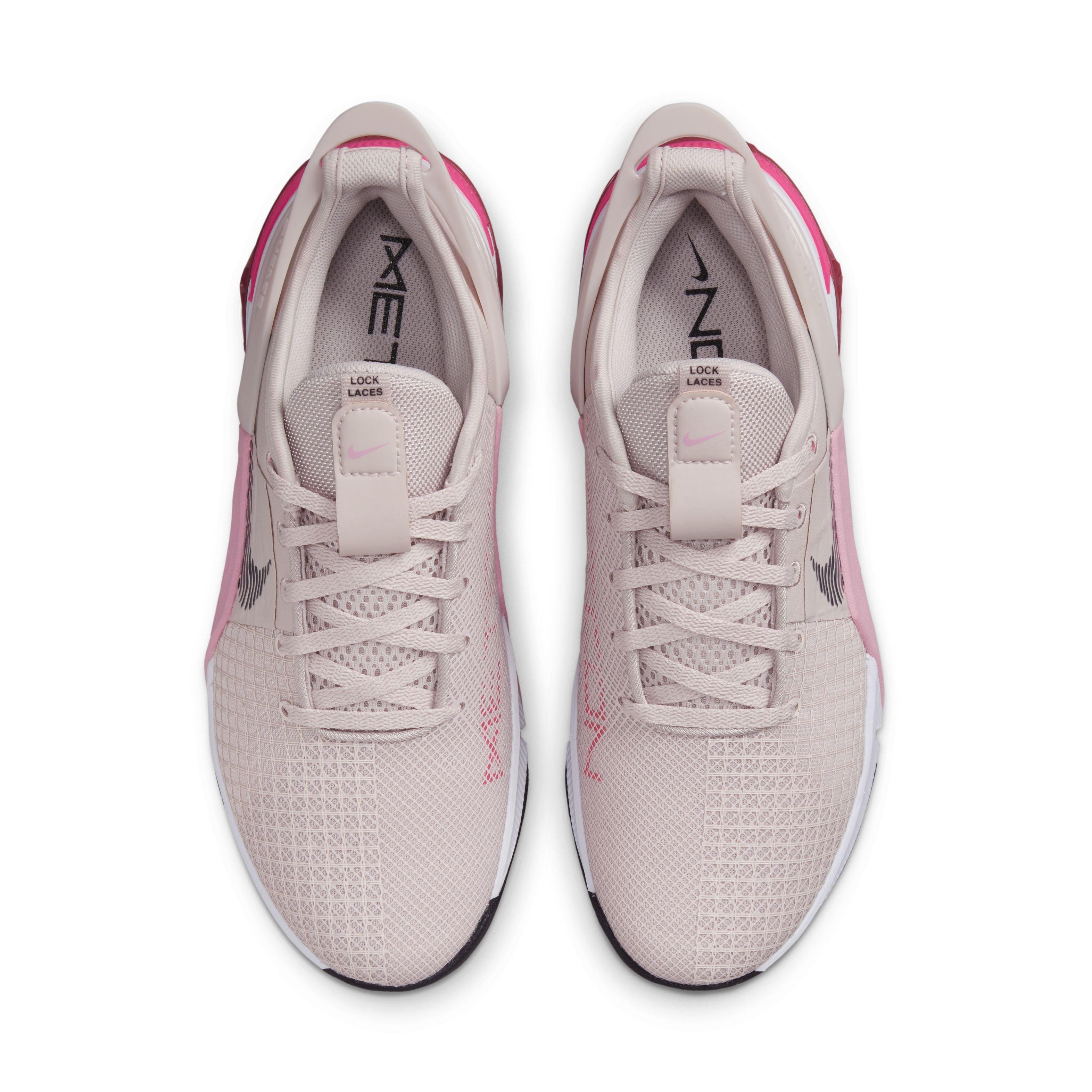 Legend essential women's training shoes pink / on sale white