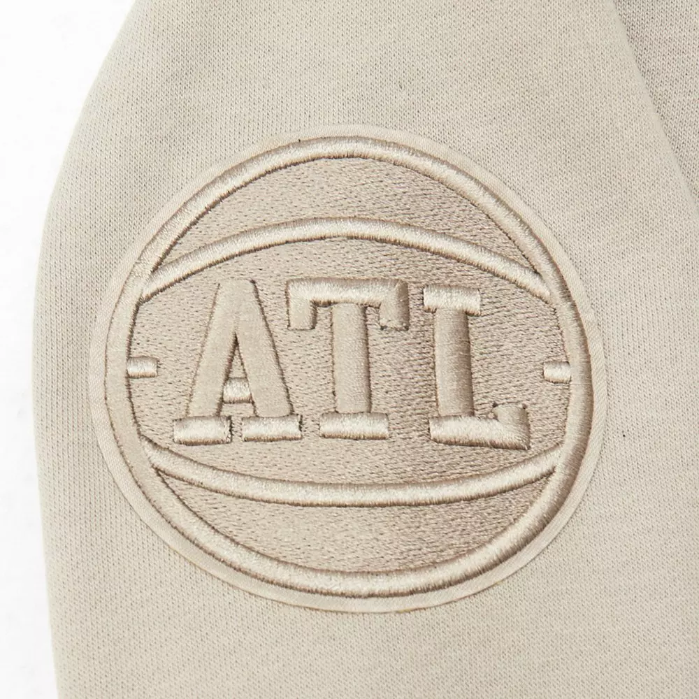 Pro Standard Big Boys' NBA​ Atlanta Hawks​ Fleece Crewneck Sweatshirt - Stone - STONE