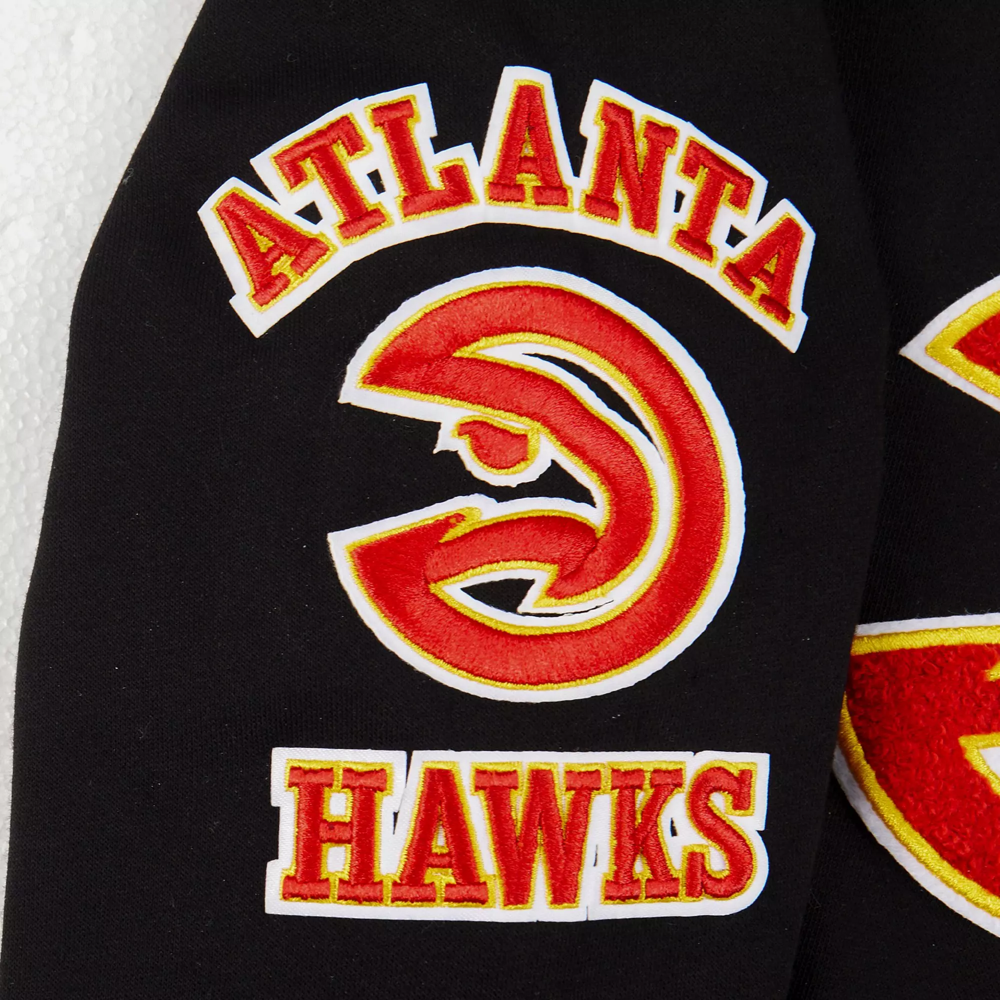 Pro Standard Big Boys​' NBA Atlanta Hawks Retro Classic Rib Fleece Pull Over Hoodie - Black/Red - BLACK/RED