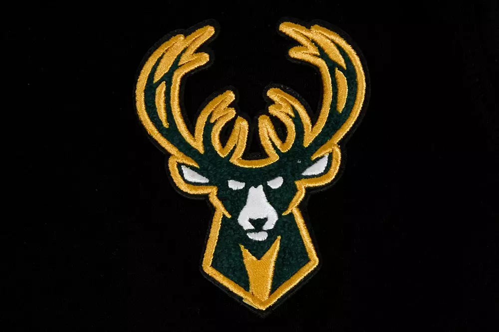 Pro Standard Big​ Boys​' NBA Milwaukee Bucks Clas​sic Fleece PO Hoodie -Black - BLACK