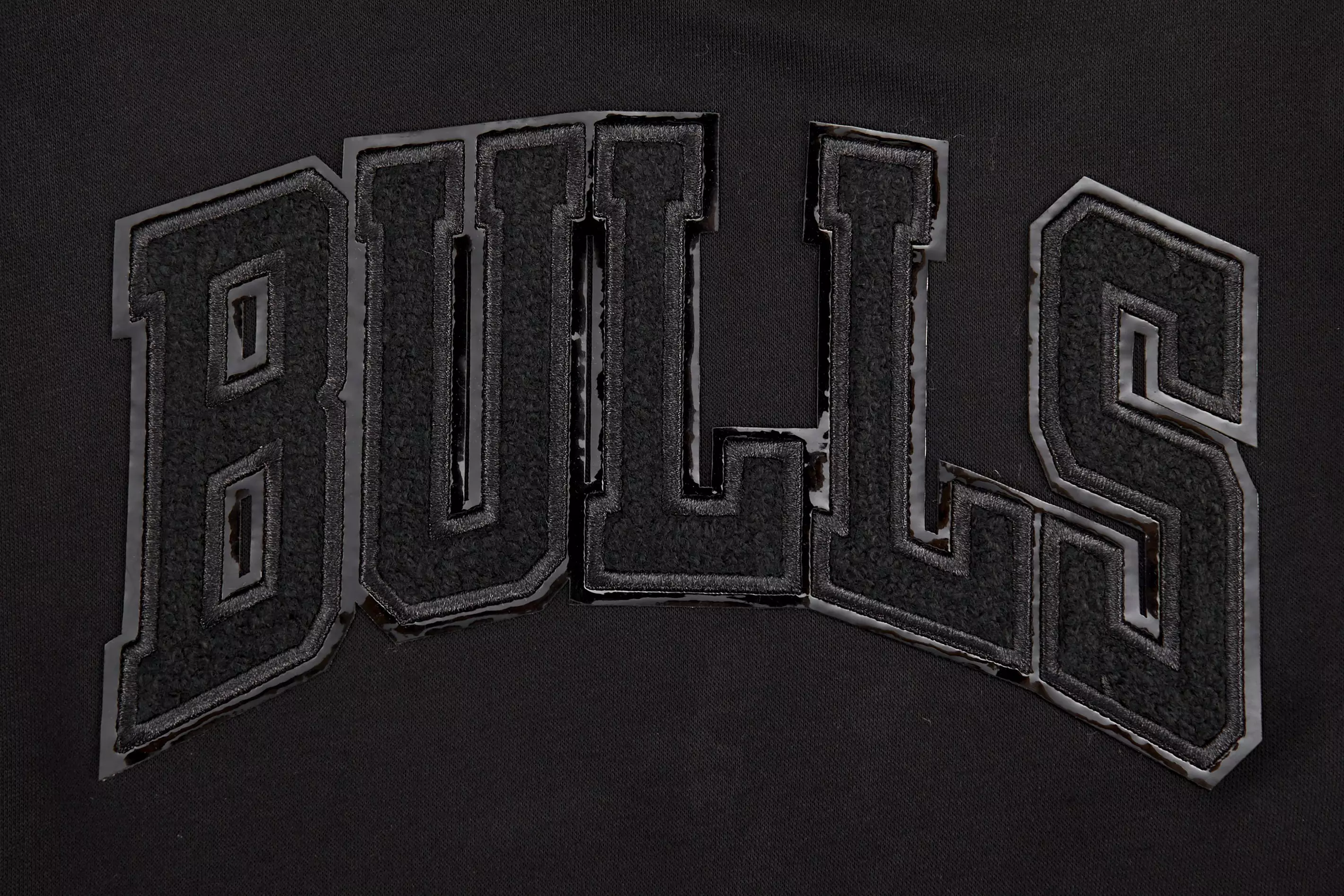 Pro Standard Little Boys​' NBA Chicago Bulls Triple Black Fleece PO Hoodie - Black - BLACK