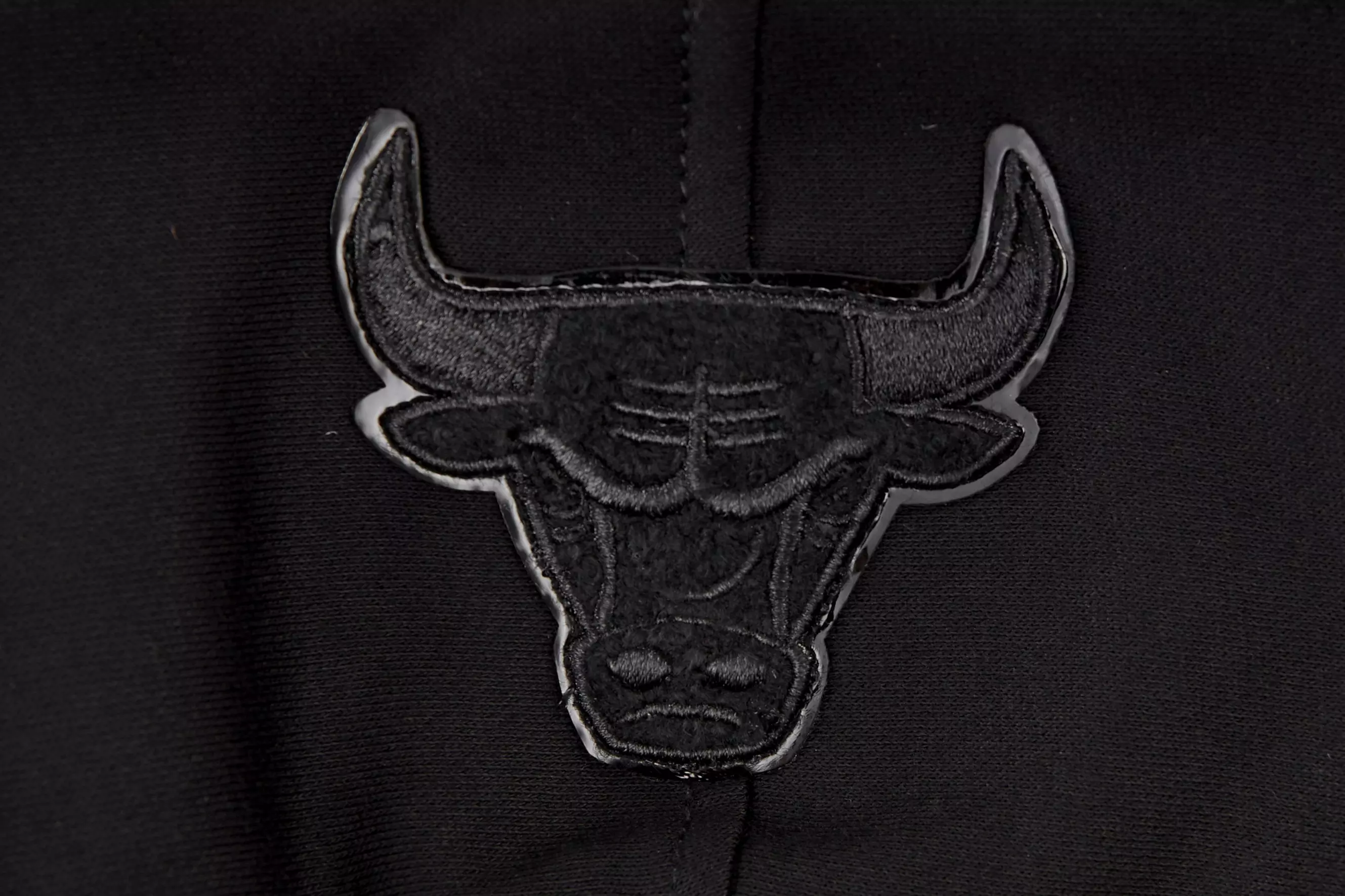 Pro Standard Little Boys​' NBA Chicago Bulls Triple Black Fleece PO Hoodie - Black - BLACK
