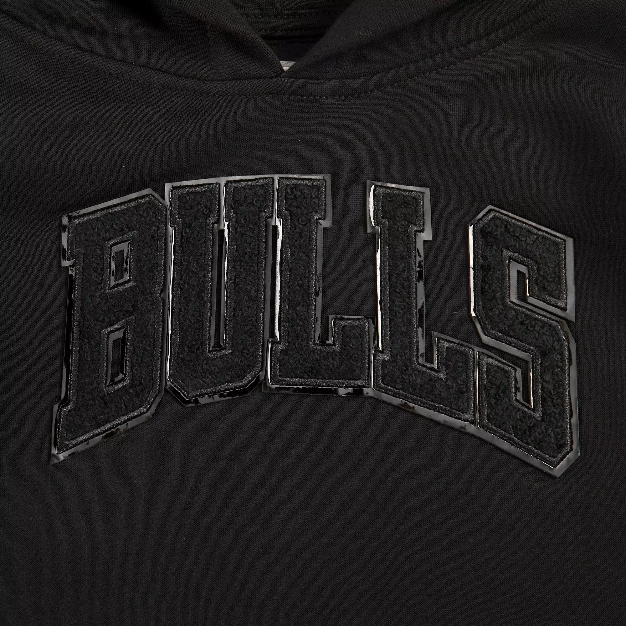 Pro Standard Toddler Boys' NBA Chicago Bulls Triple Black Fleece PO Hoodie - Black - BLACK