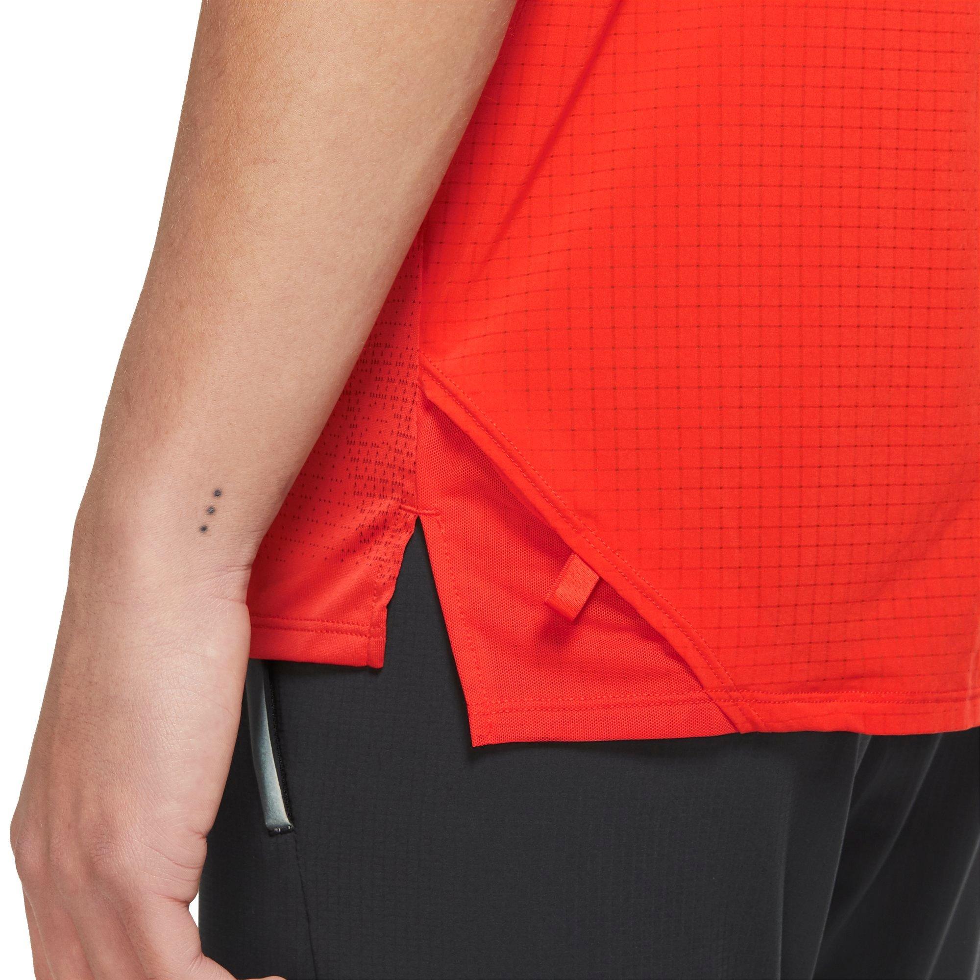 Nike Men's Dri-FIT Rise 365 Short-Sleeve Trail Running Top - RED Thumbnail View 3