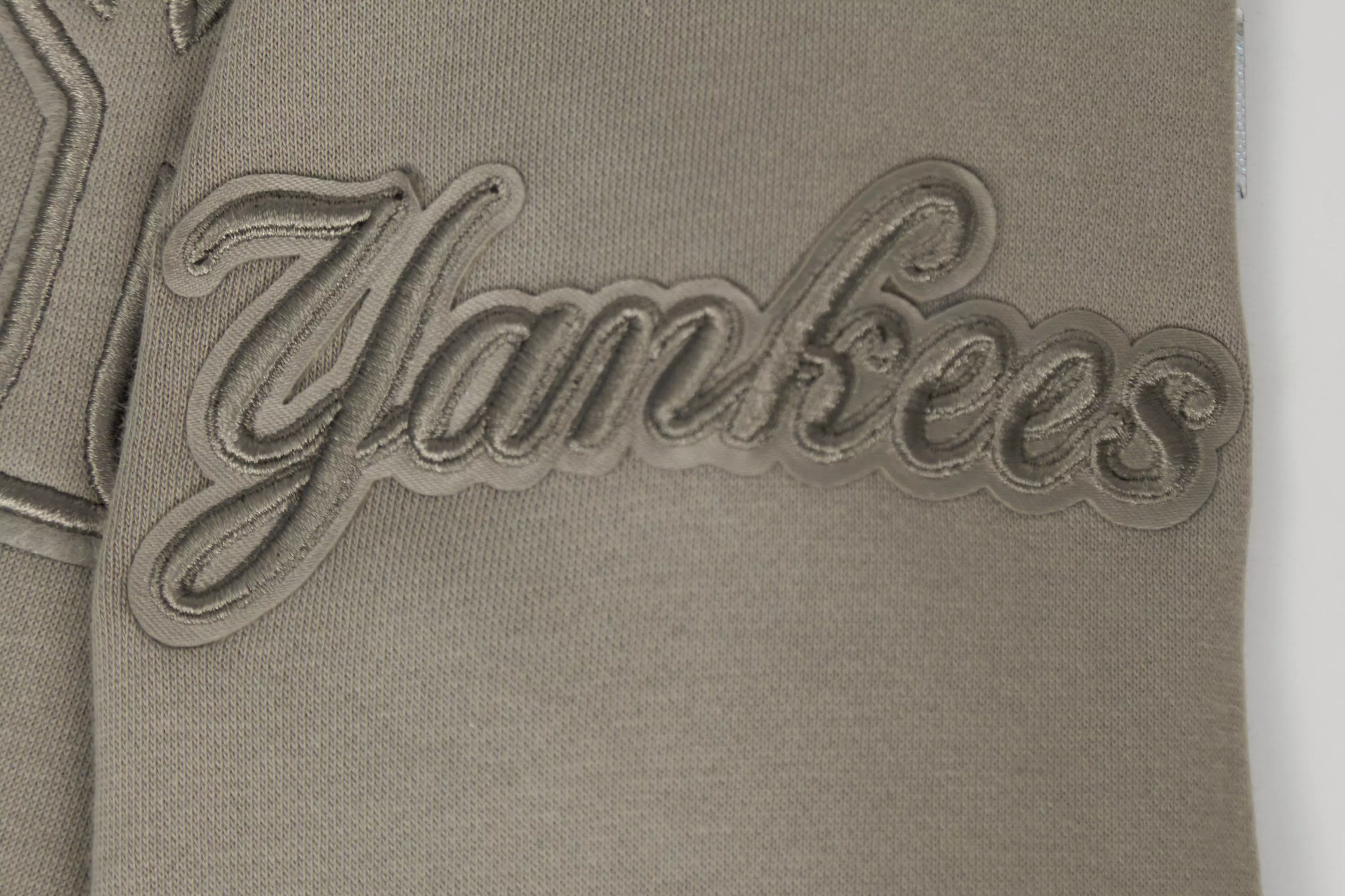 Pro Standard Big Boys' MLB New York Yankees Neutral Fleece Pullover Hoodie - Khaki - KHAKI