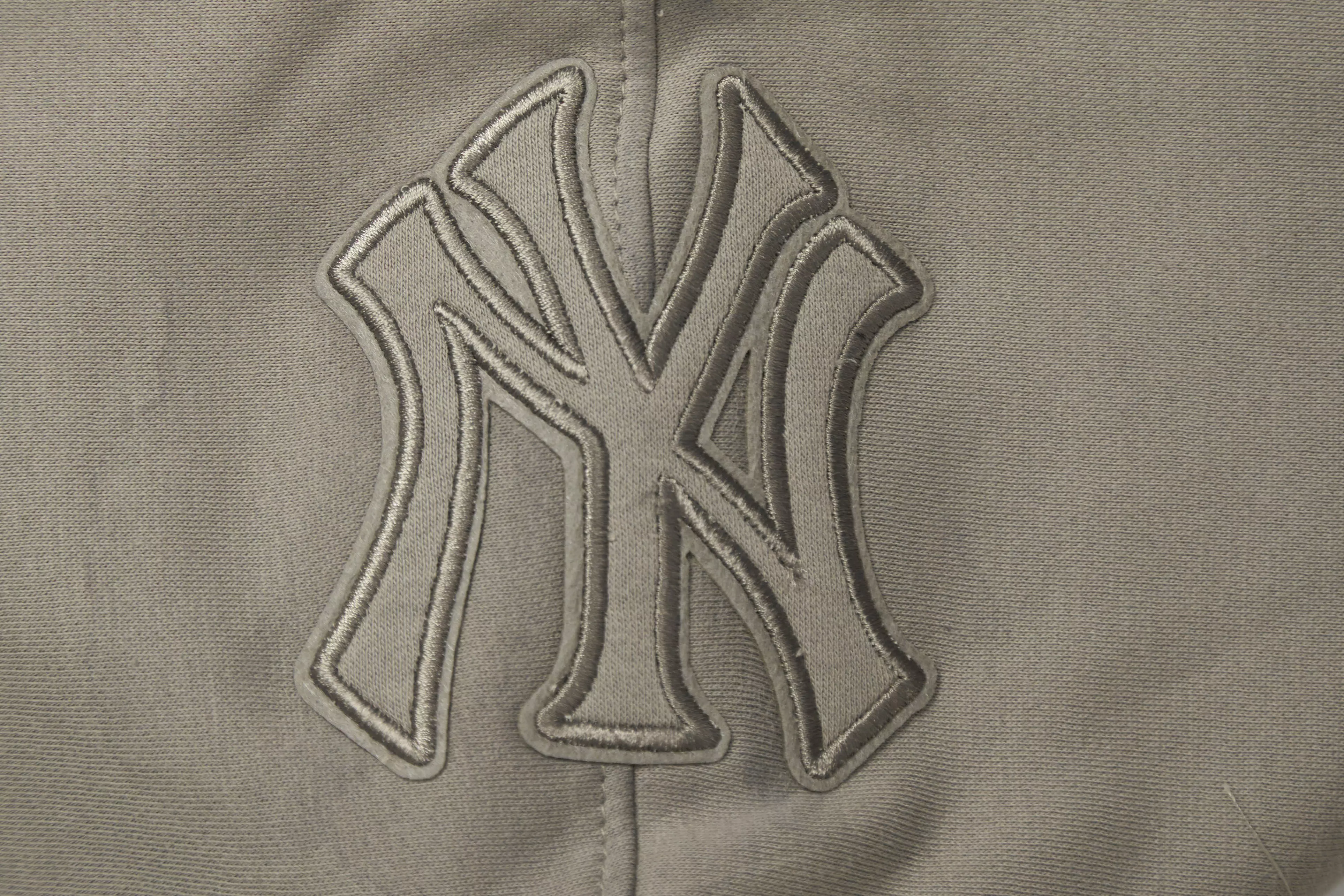 Pro Standard Big Boys' MLB New York Yankees Neutral Fleece Pullover Hoodie -Khaki - KHAKI