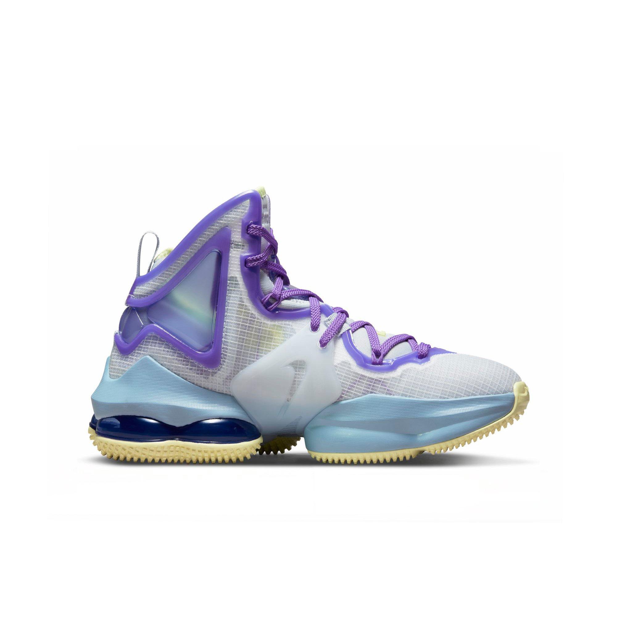 Lebron james hot sale sneakers youth