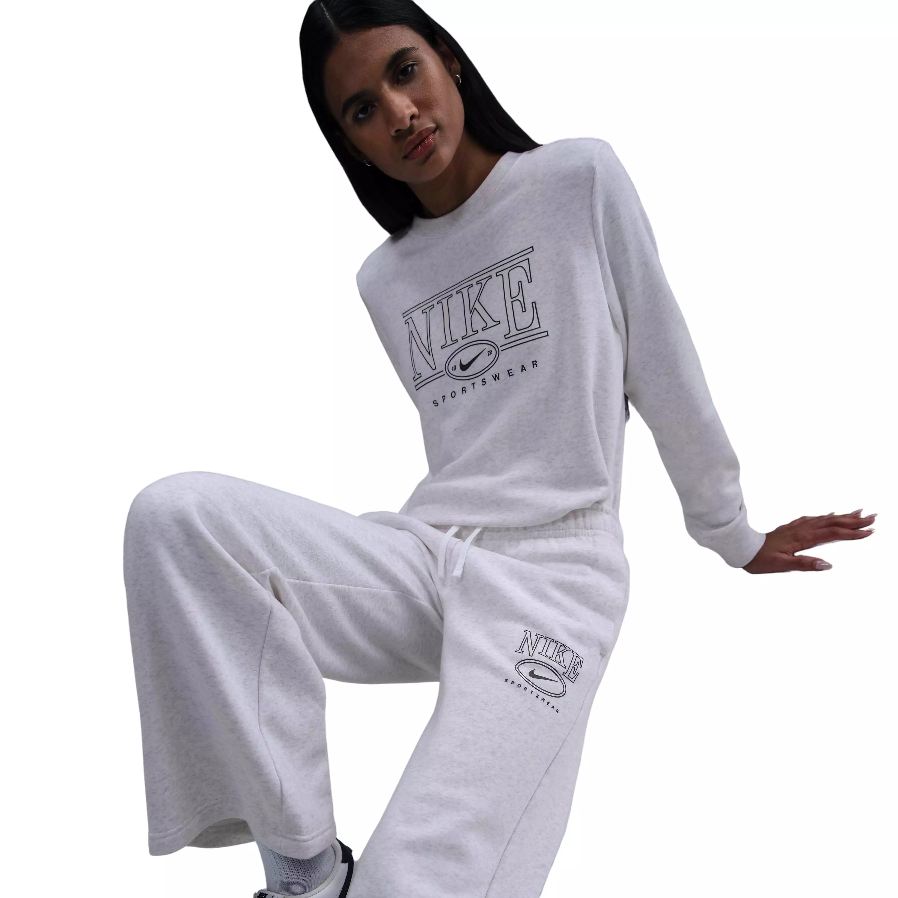 Nike Women's Sportswear Club Fleece Mid-Rise Wide-Leg Graphic Sweatpants - Brown - BROWN