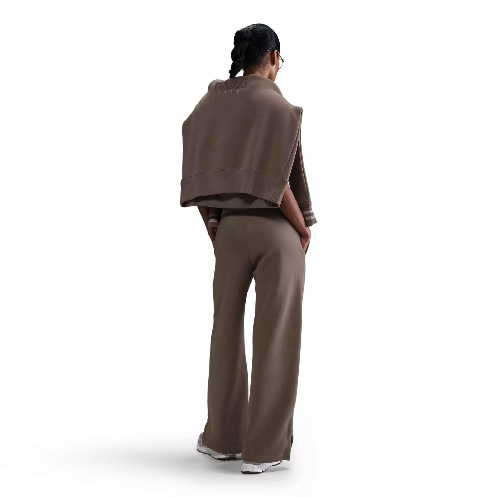 Nike Women's Sportswear Phoenix Fleece Oversized Crewneck Sweat Pants-Brown - BROWN