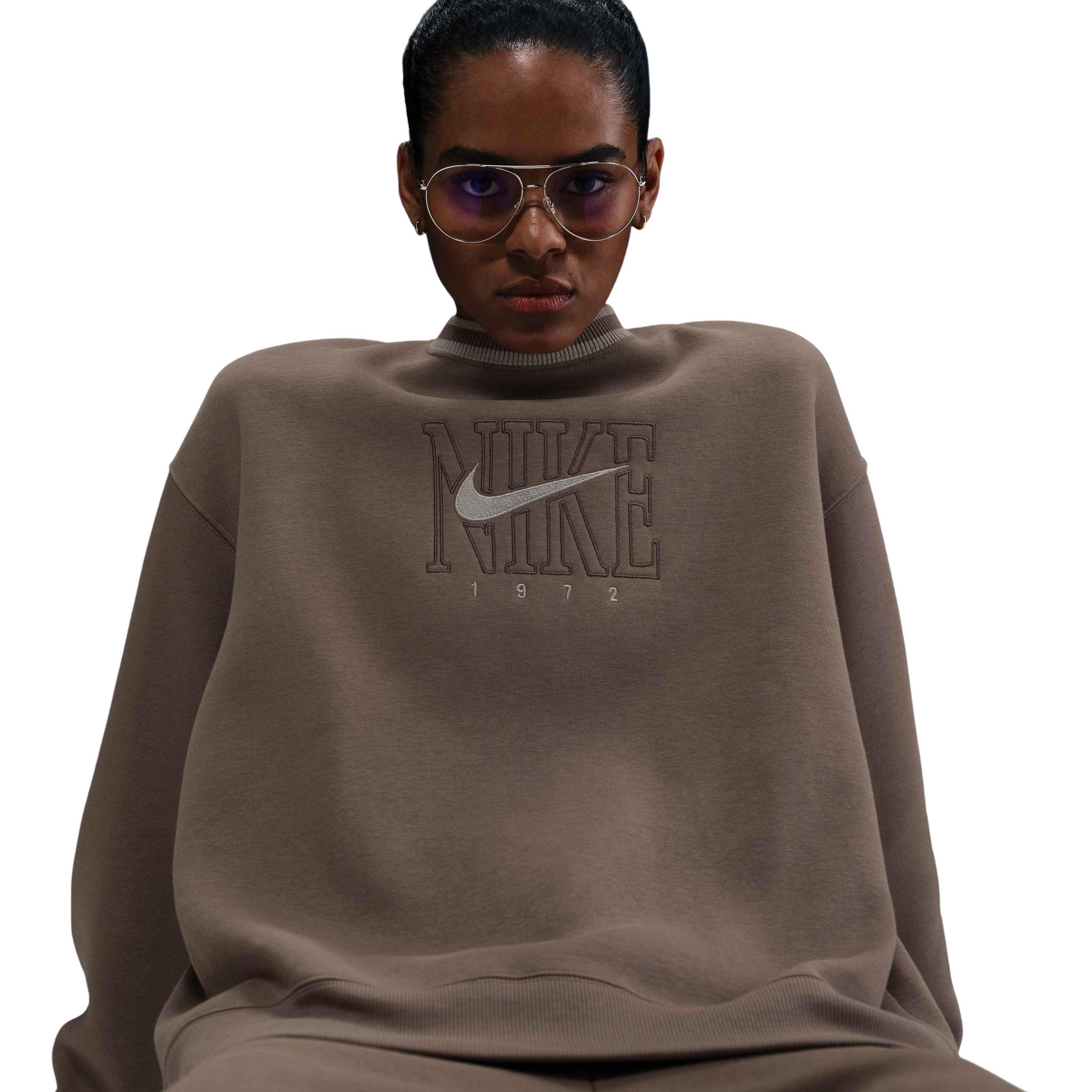 Nike Women's Sportswear Phoenix Fleece Oversized Graphic Crew-Neck Sweatshirt-Brown - BROWN Thumbnail View 3