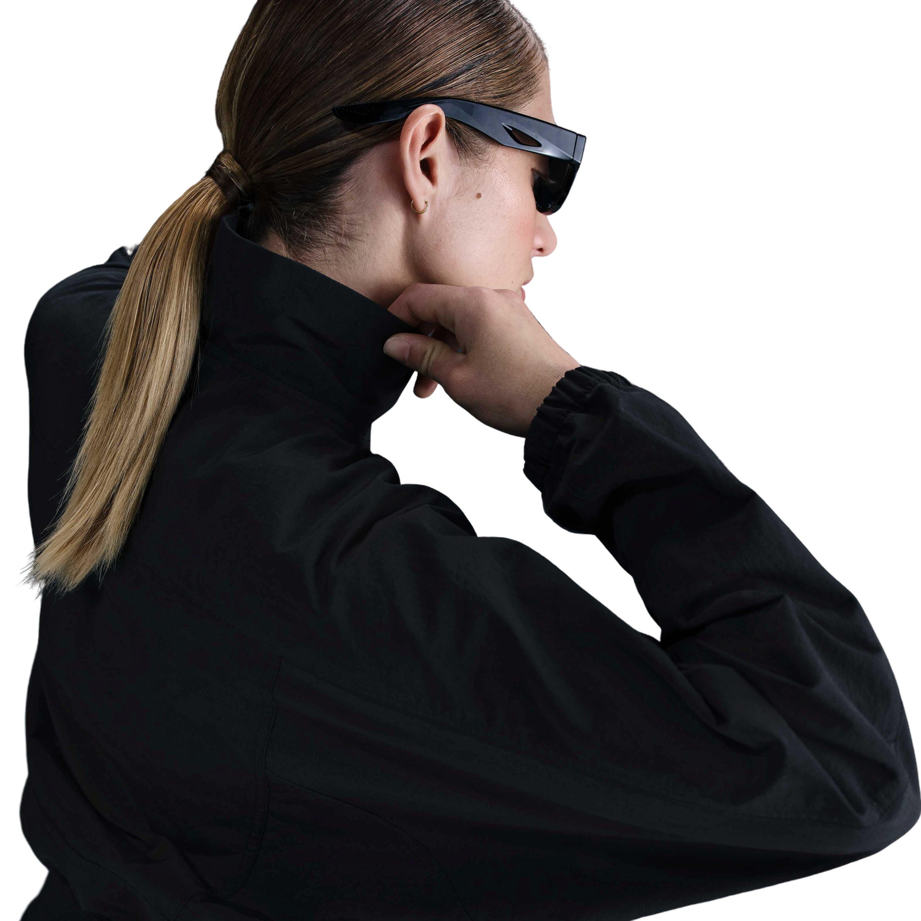 Nike Women's Sportswear Everything Wovens Oversized Repel UV Protection Jacket - Black - BLACK Thumbnail View 2