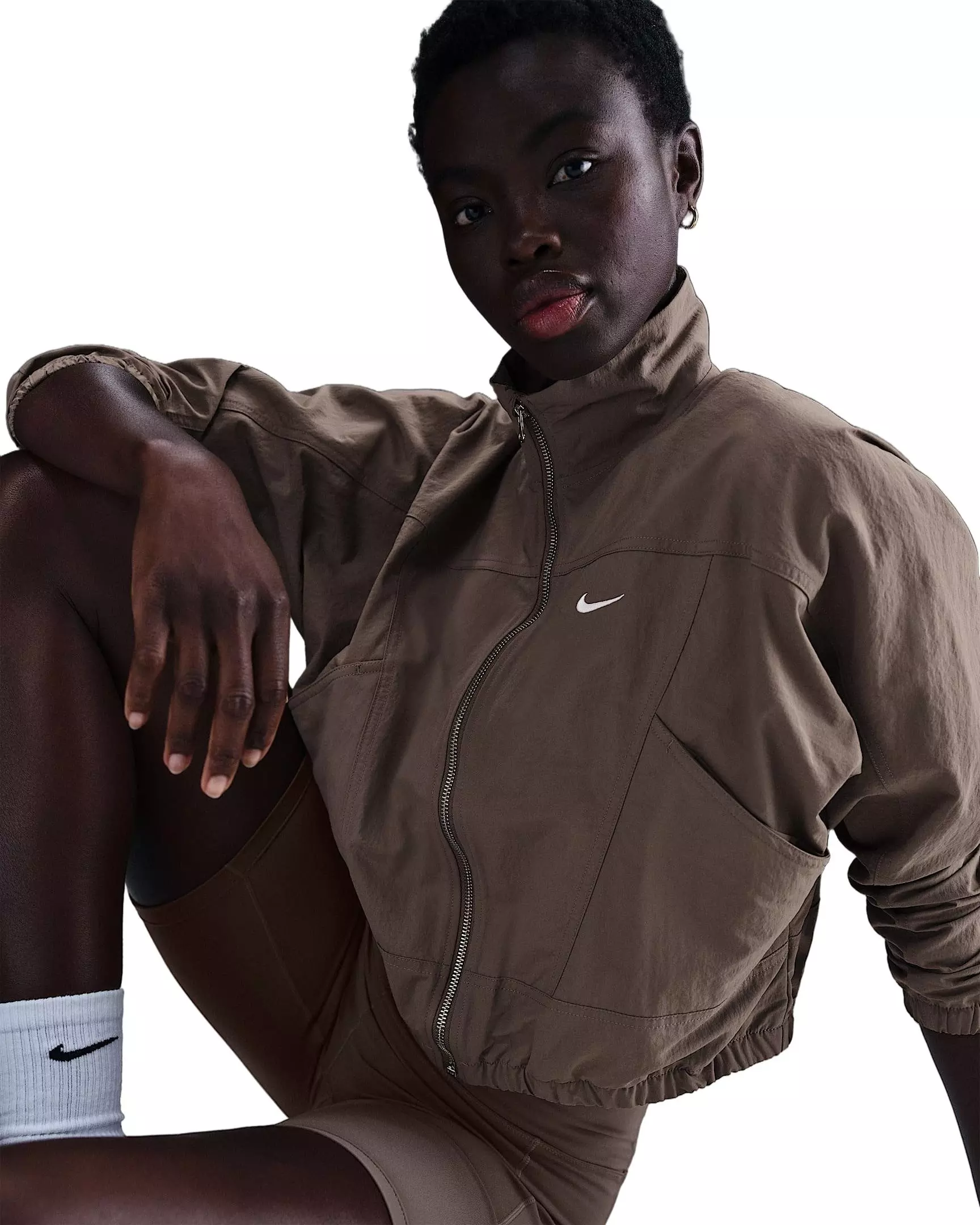 Nike Women's Sportswear Everything Wovens Oversized Repel UV Protection Jacket - brown - BROWN