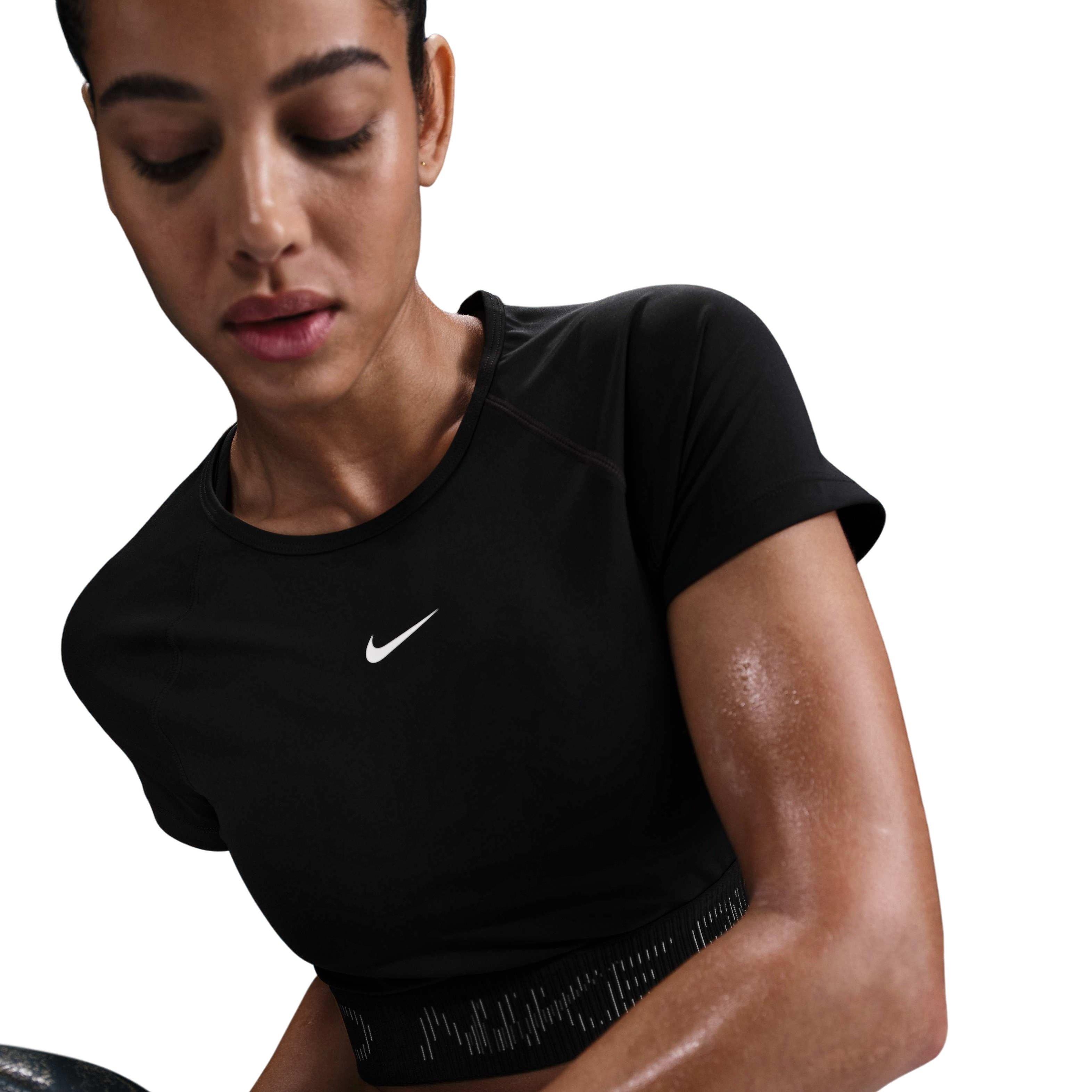 Nike Women's Pro Dri-FIT Short-Sleeve Cropped Graphic Top-Black