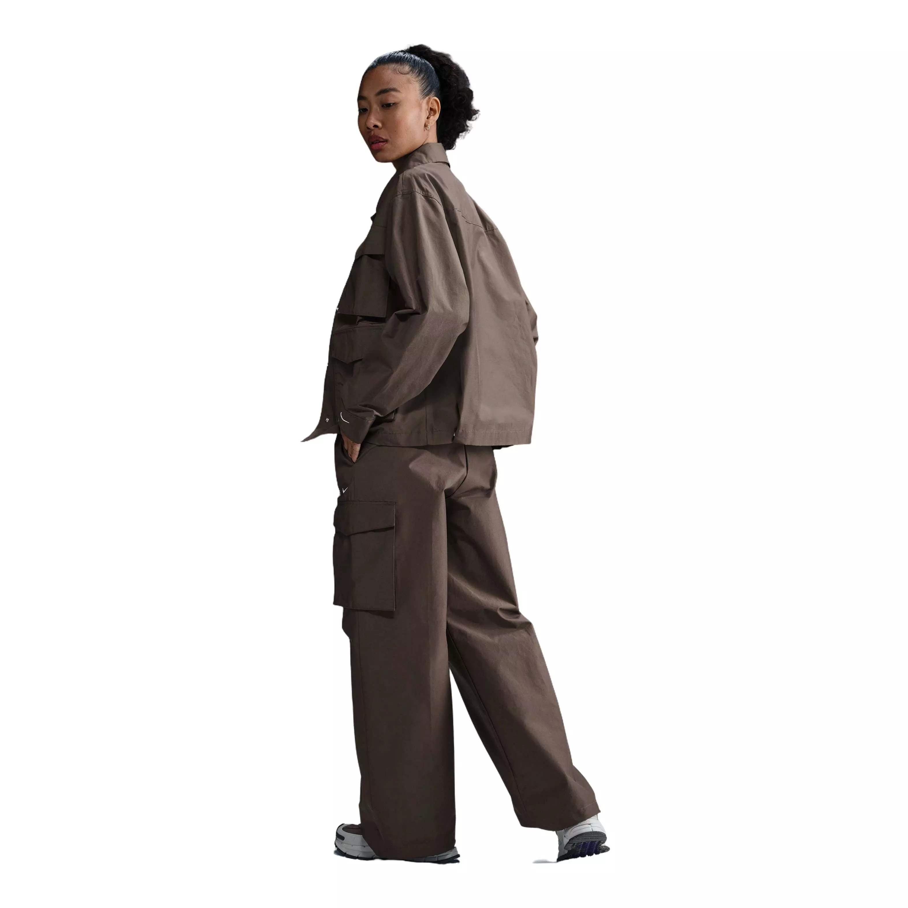Nike Women's Sportswear Everything Wovens Mid-Rise Cargo Pants - Brown - BROWN