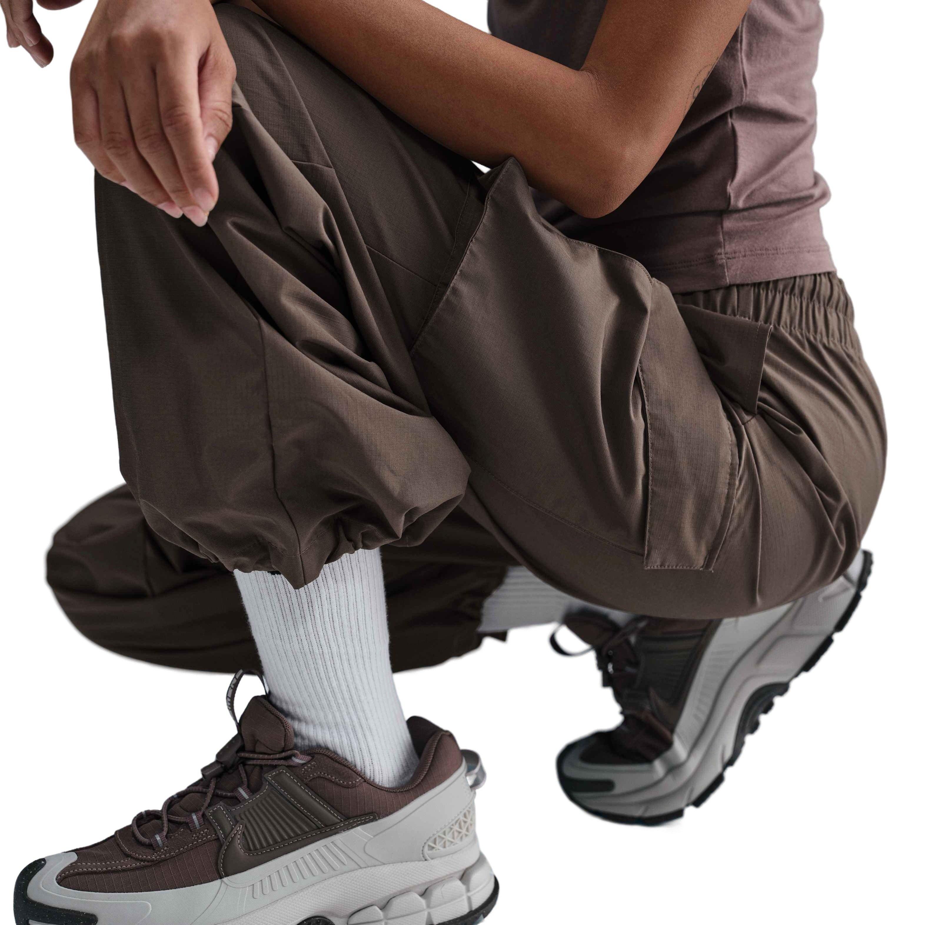 Nike Women's Sportswear Everything Wovens Mid-Rise Cargo Pants - Brown - BROWN Thumbnail View 6