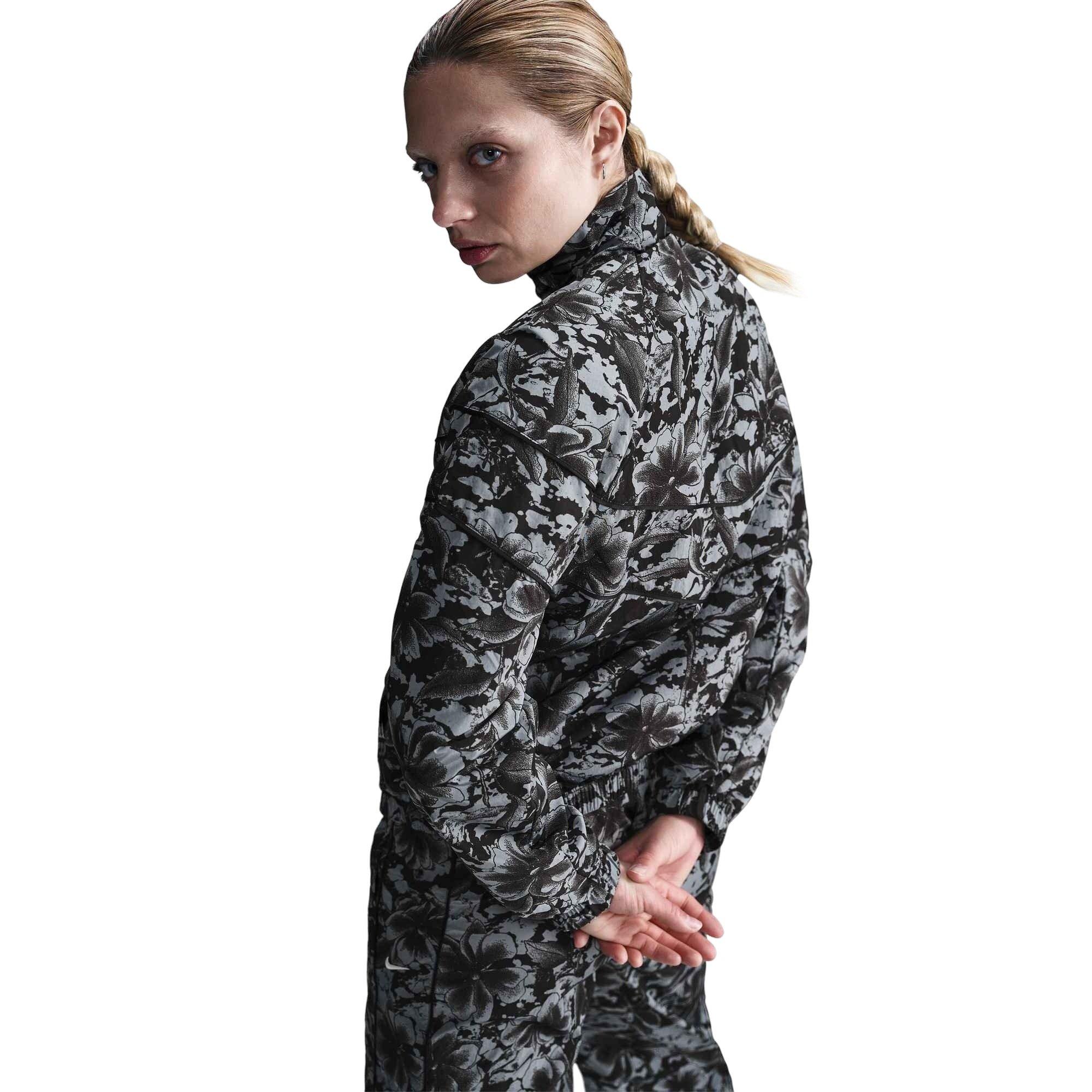 Nike Women's Sportswear Windrunner Loose Woven UV Protection Woven Full-Zip Printed Jacket-Black - BLACK Thumbnail View 2