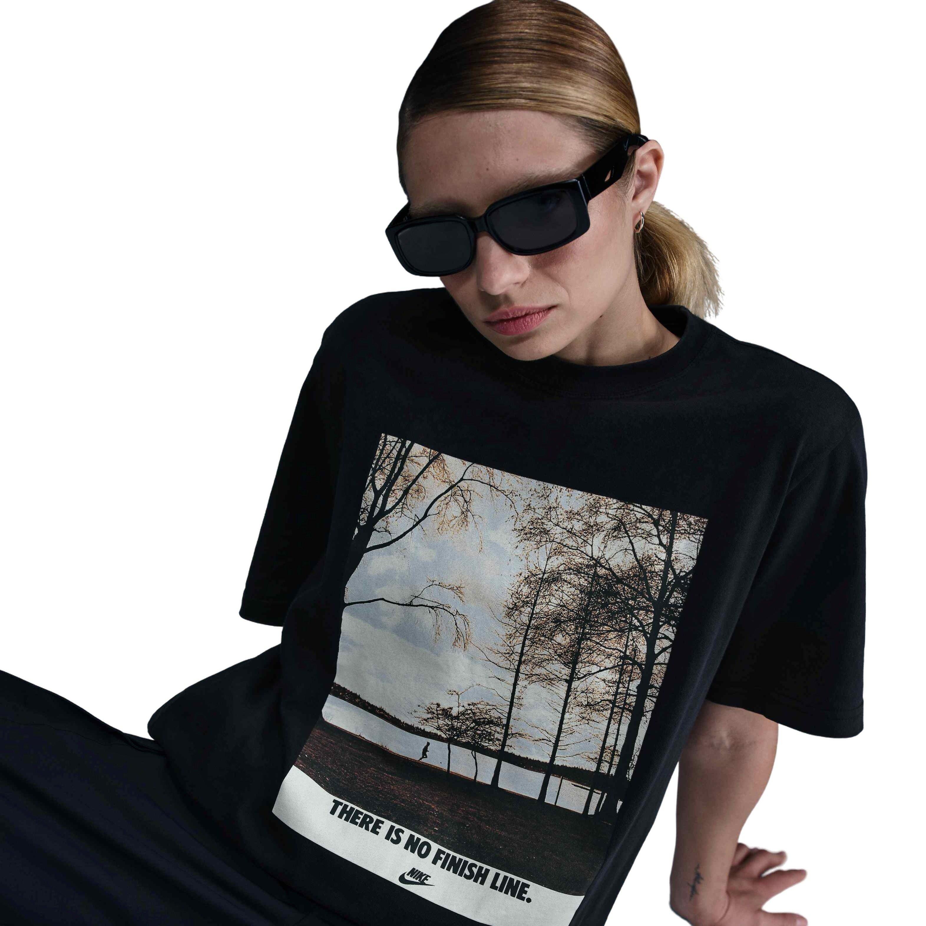 Nike Women's Sportswear Short-Sleeve Run Photo Graphic T-Shirt -Black - BLACK Thumbnail View 3