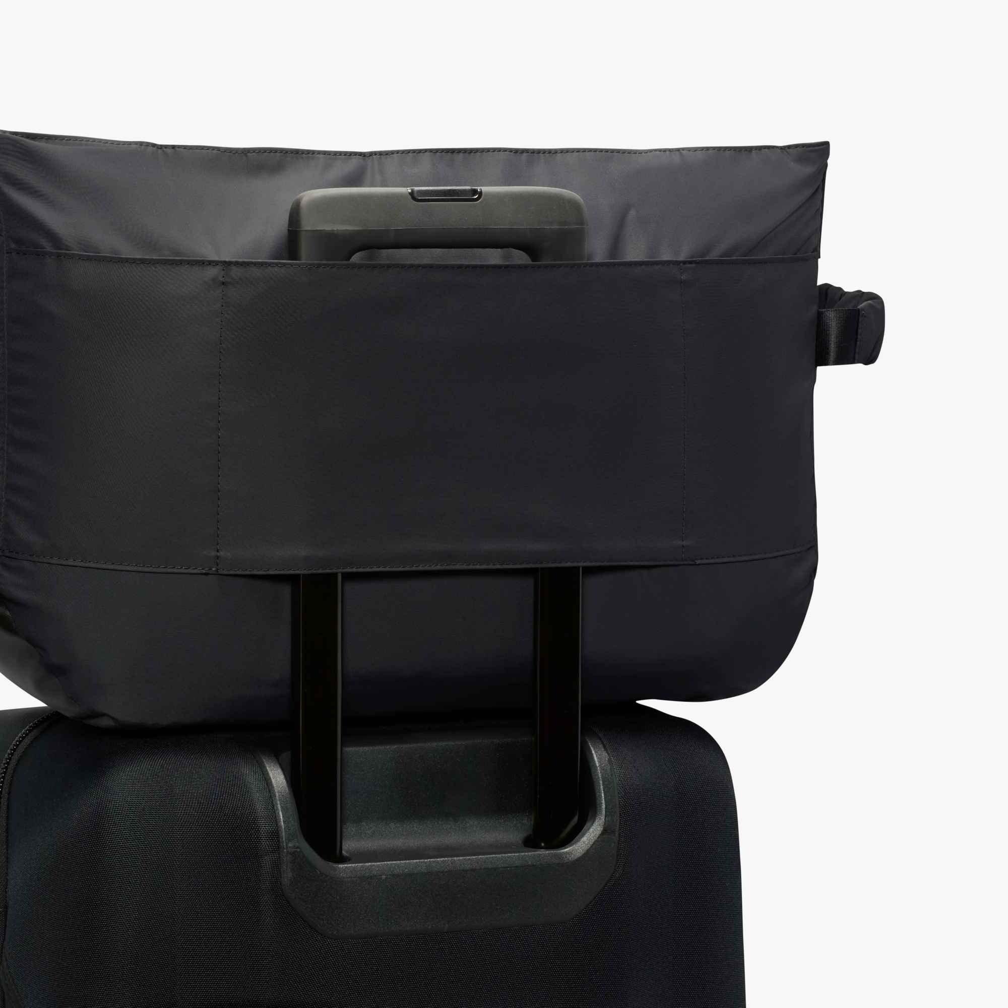 [NIKE]★大人気★NIKE One Women's Tote Bag (25L)★関税無 NIKE]☆大人気☆NIKE One Women's Tote Bag (25L)☆関税無 (Nike