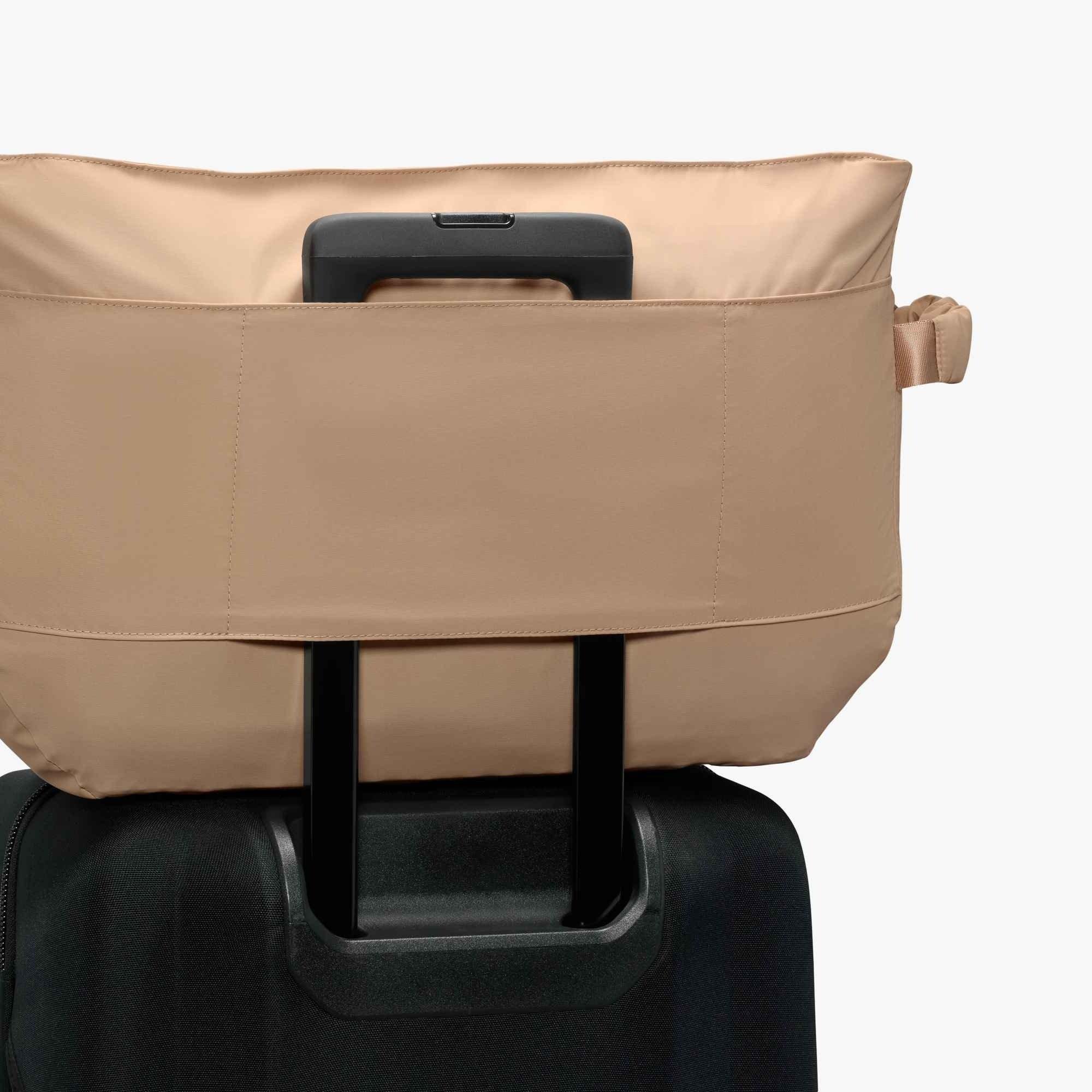 Nike One Women's Tote Bag 25L - Tan - HEMP BROWN Thumbnail View 8