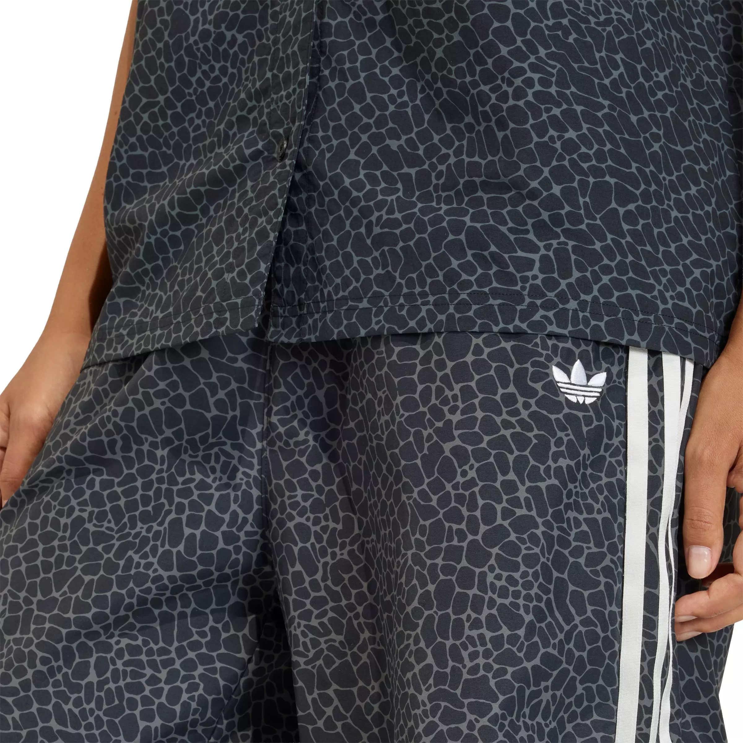 adidas Originals Women's AOP Parachute Dark Wash Denim Jorts - BLACK/GREY