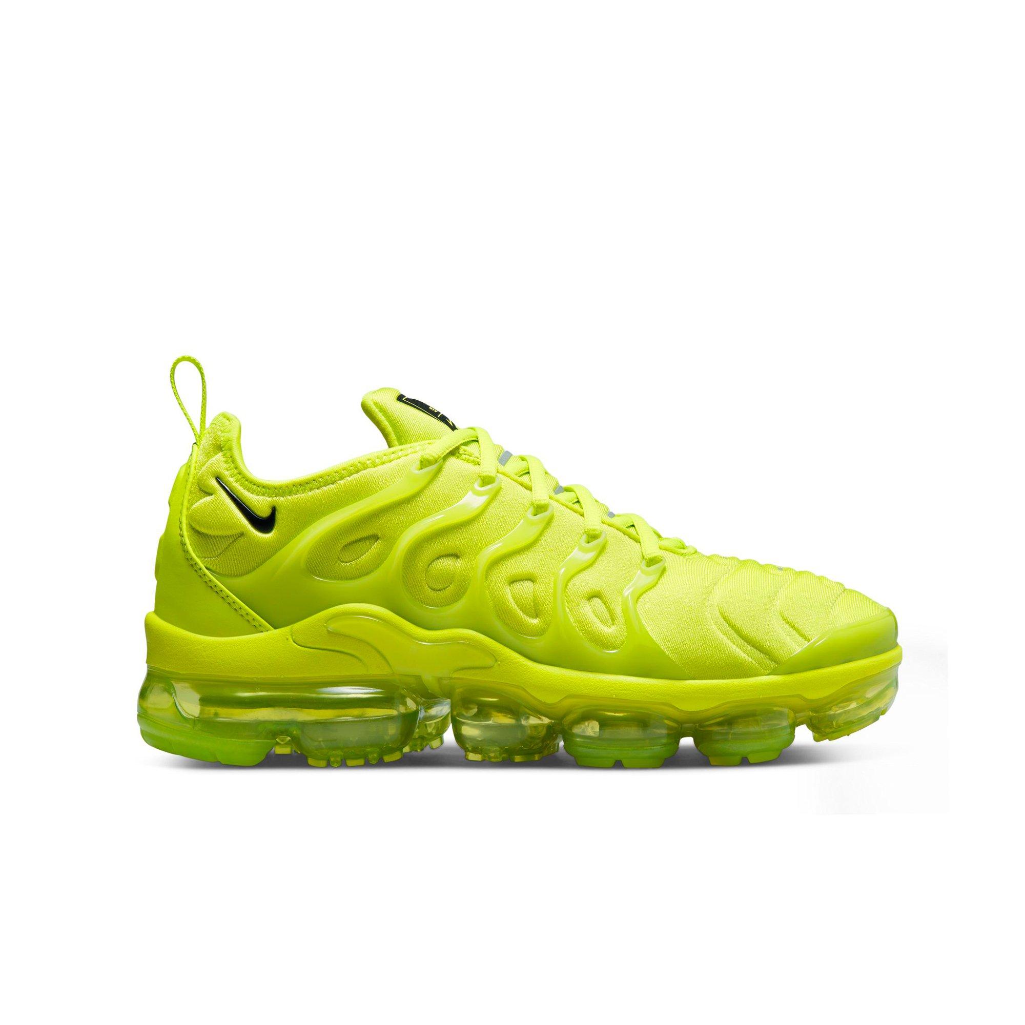 nike vapormax plus green and black