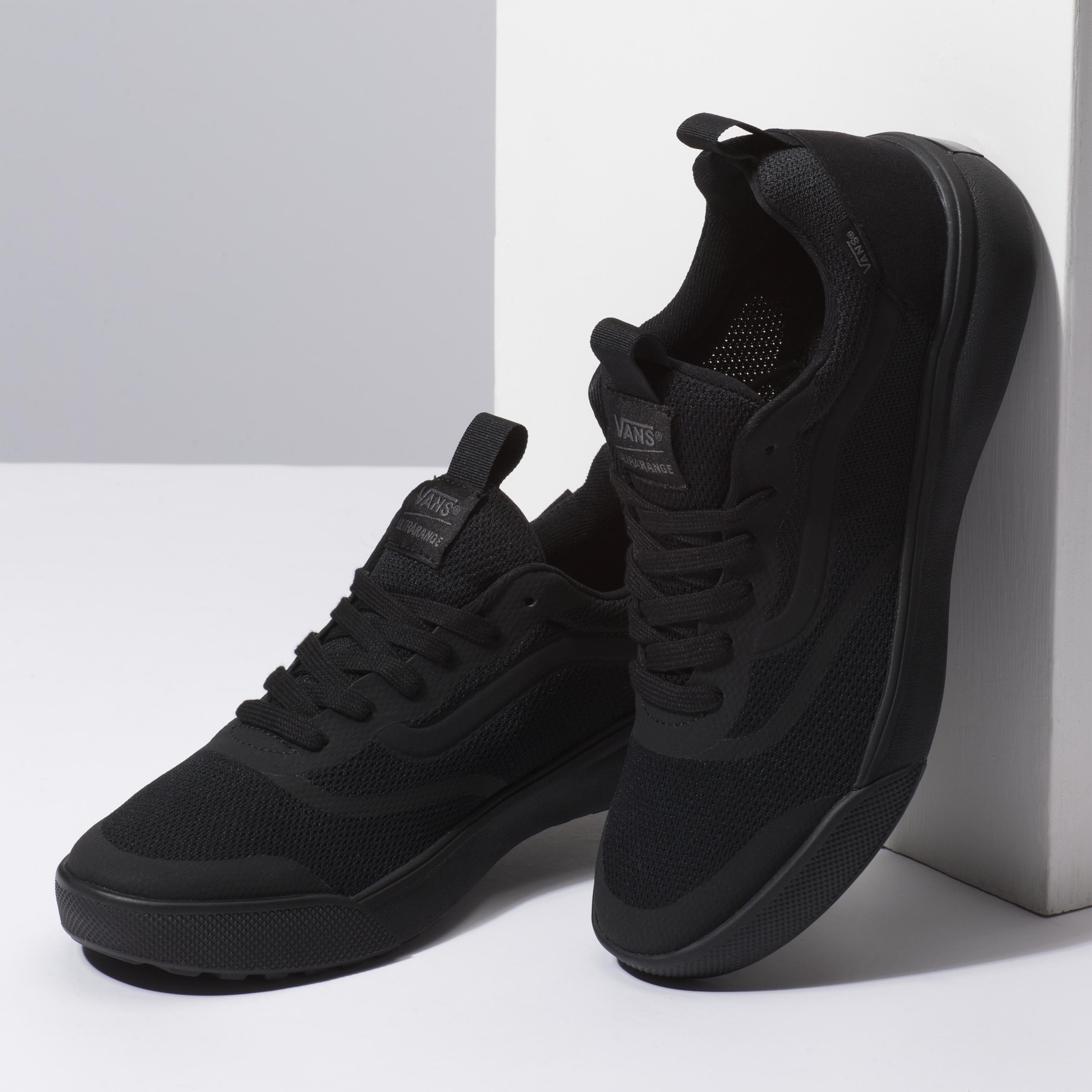 vans ultra range all black