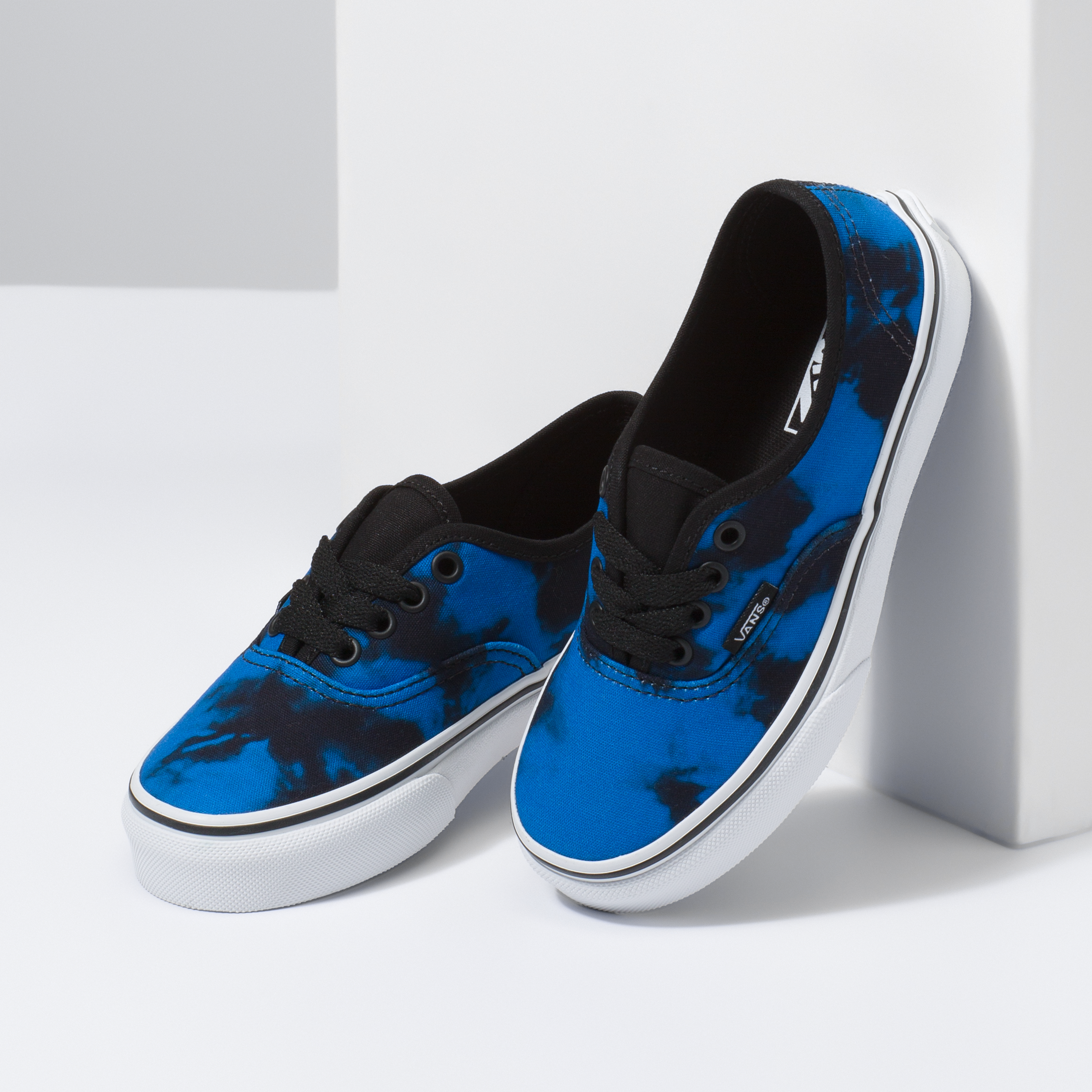 Vans authentic hotsell blue black