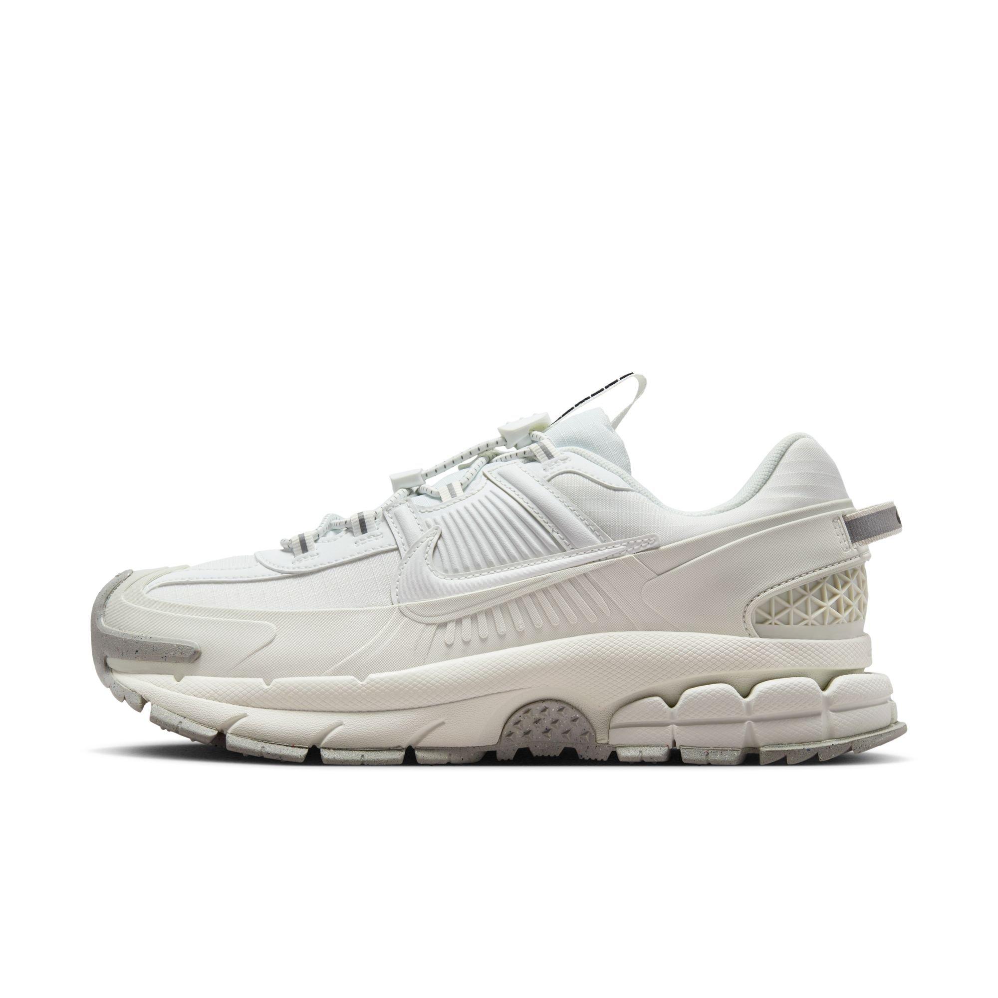 Nike Zoom Vomero 5 Roam Winterized "Summit White/Light Bone" Women's Shoe - CREAM Thumbnail View 3