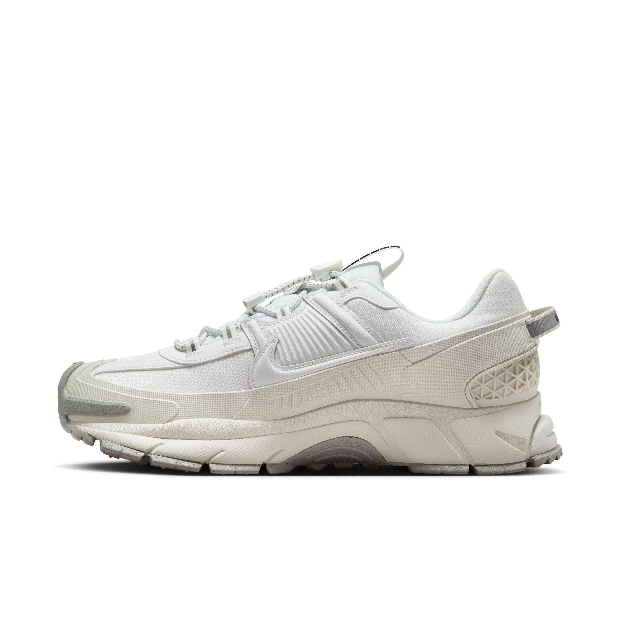 Nike Zoom Vomero 5 Roam Winterized "Summit White/Light Bone" Women's Shoe - CREAM Thumbnail View 4