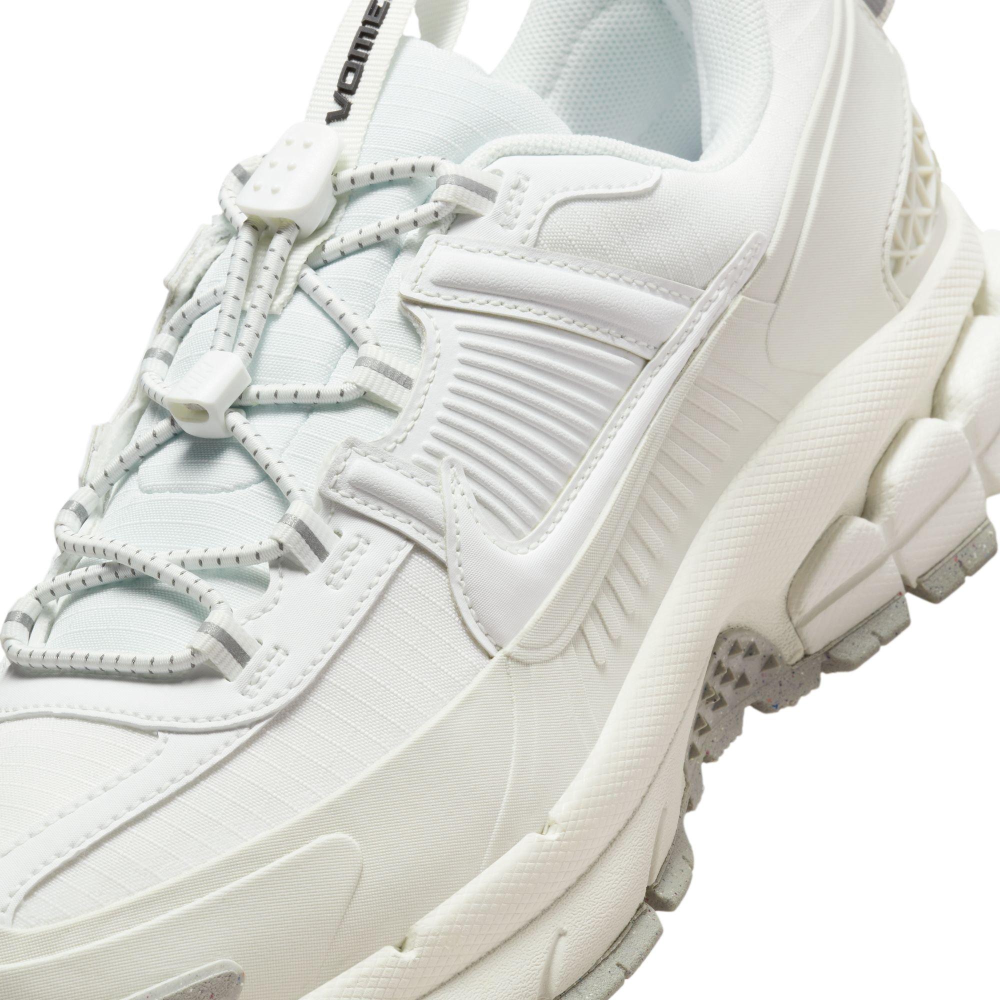 Nike Zoom Vomero 5 Roam Winterized "Summit White/Light Bone" Women's Shoe - CREAM Thumbnail View 9