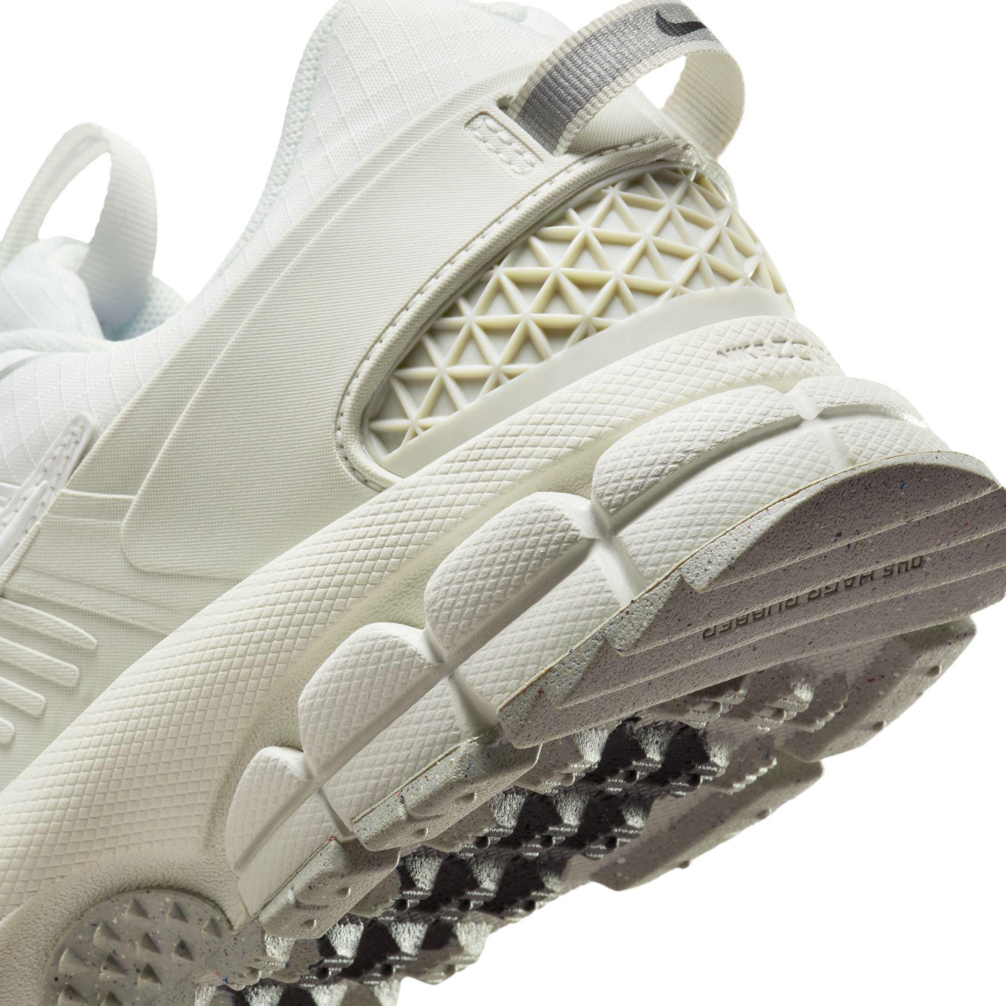 Nike Zoom Vomero 5 Roam Winterized "Summit White/Light Bone" Women's Shoe - CREAM Thumbnail View 10