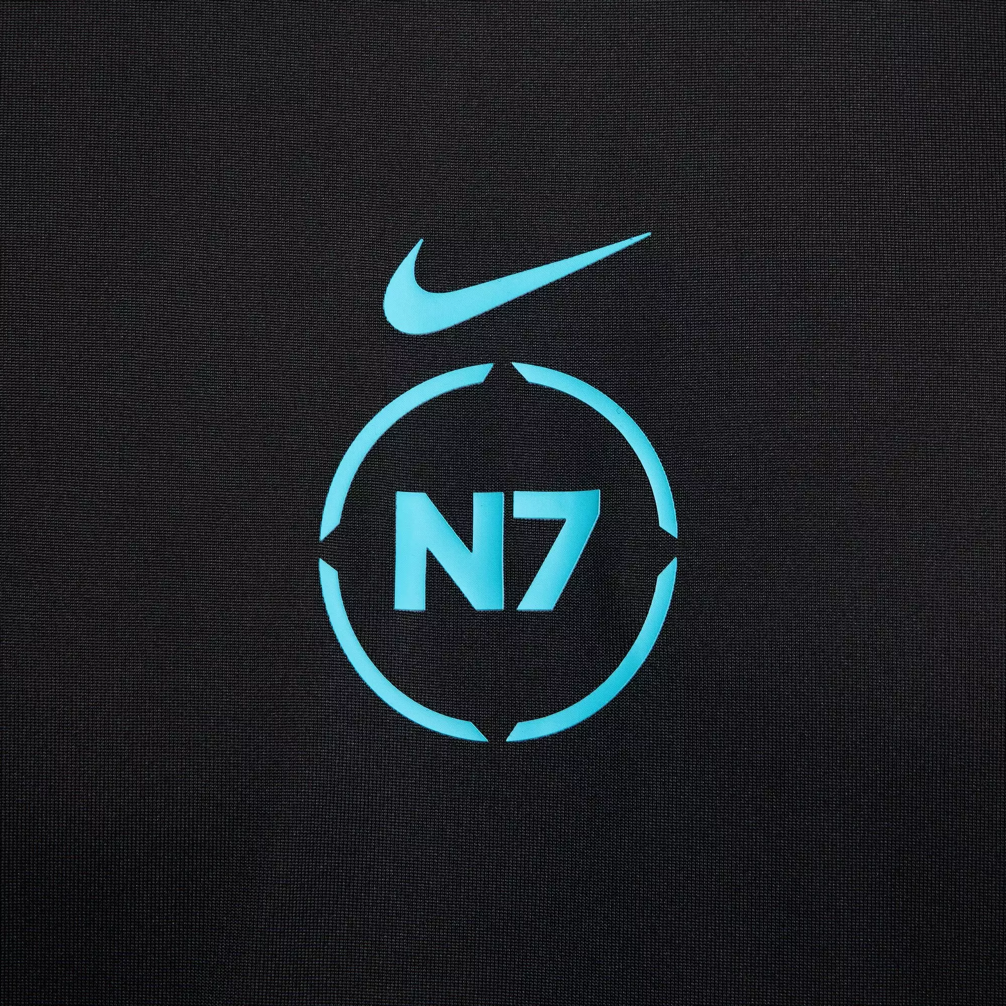 Nike N7 Men's Dri-FIT "Dusty Cactus" Long-Sleeve Legend Tee - BLACK