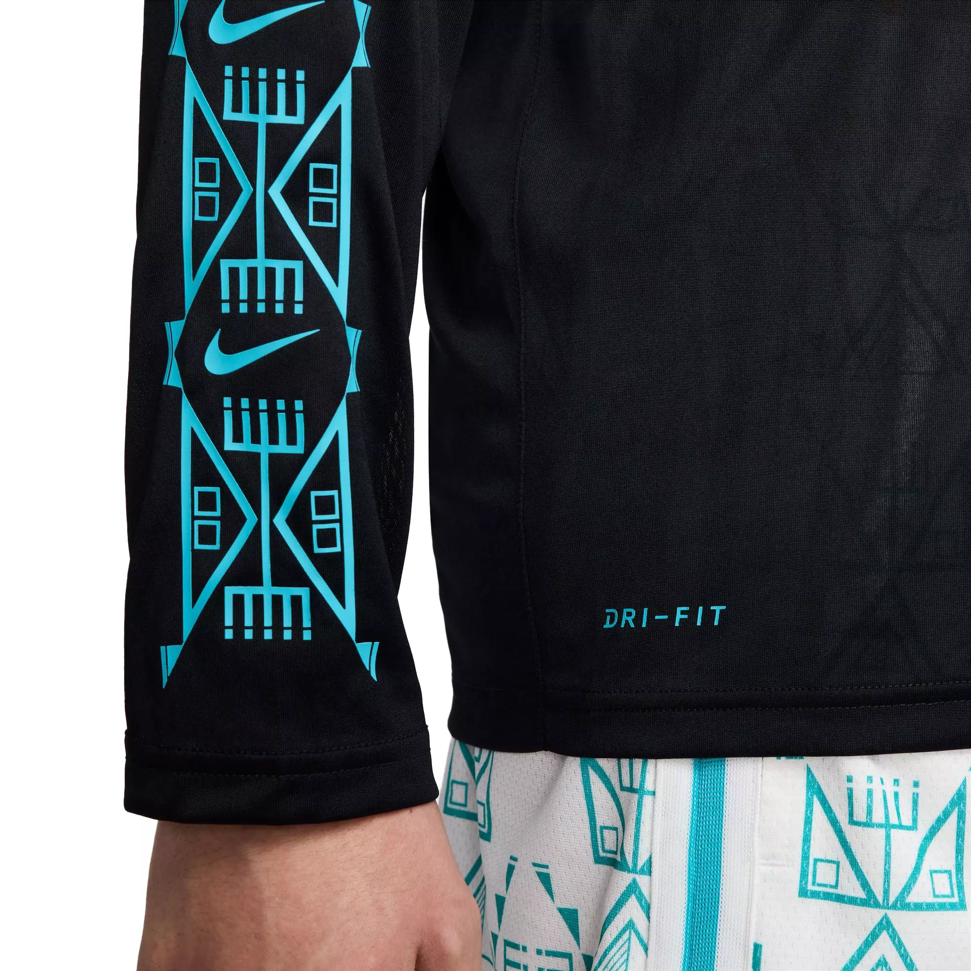 Nike N7 Men's Dri-FIT "Dusty Cactus" Long-Sleeve Legend Tee - BLACK