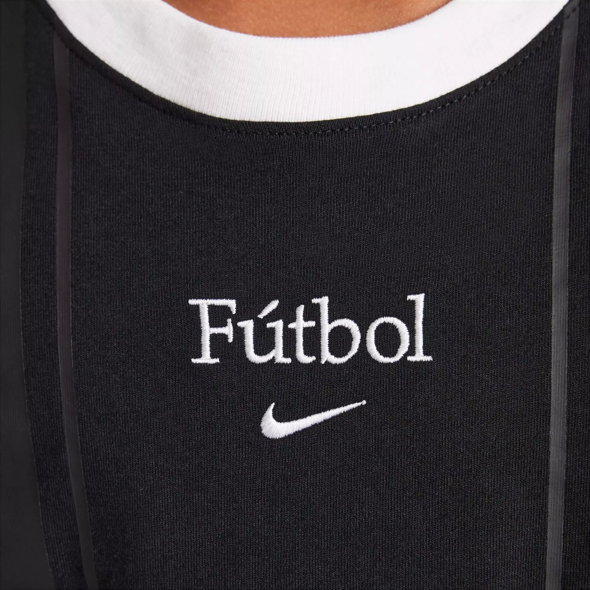 Nike Big Boys' Sportswear Tee - BLACK