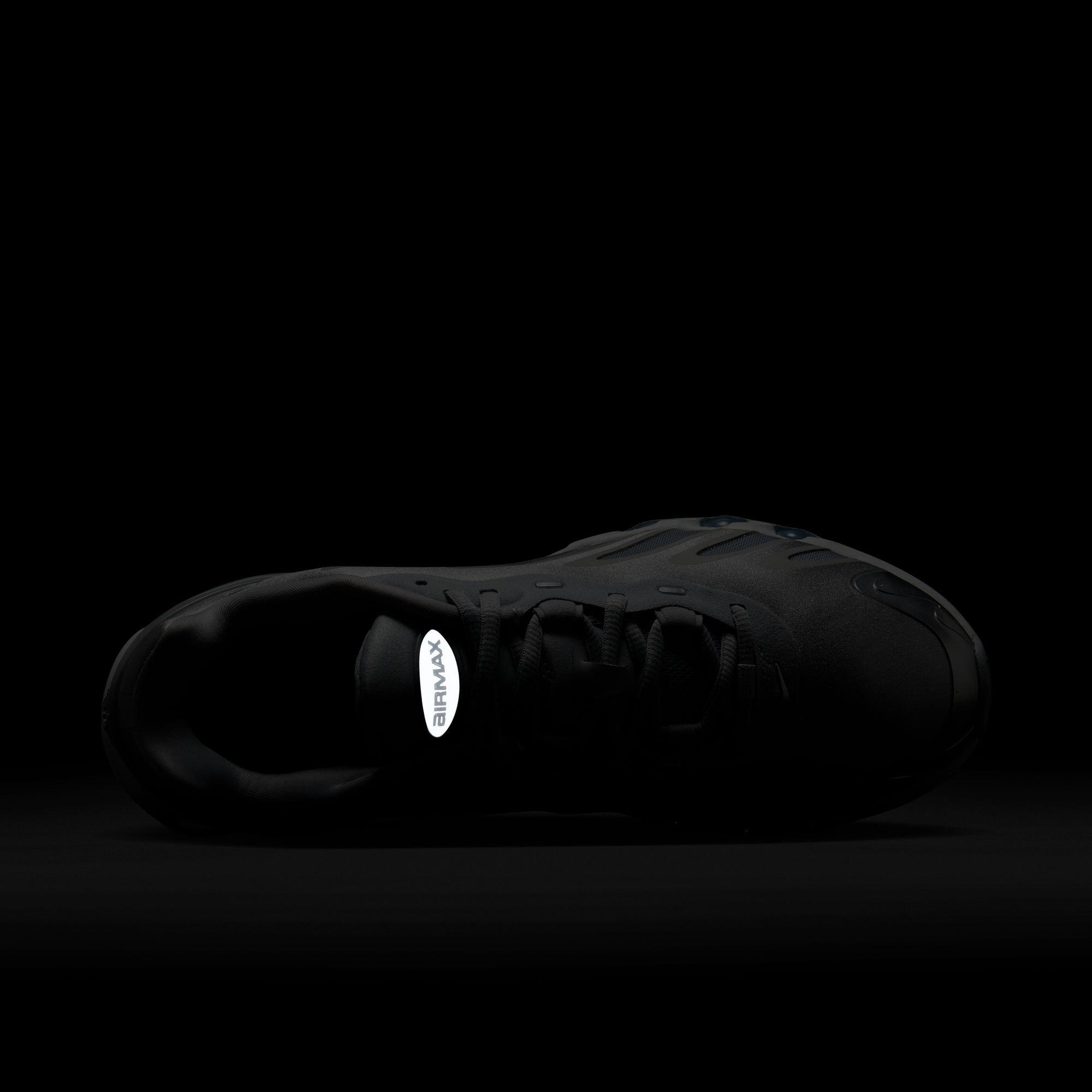 Nike Air Max Dn8 "Metallic Silver" Women's Shoe - WOLF GREY/METALLIC SILVER/OFF WHITE Thumbnail View 6